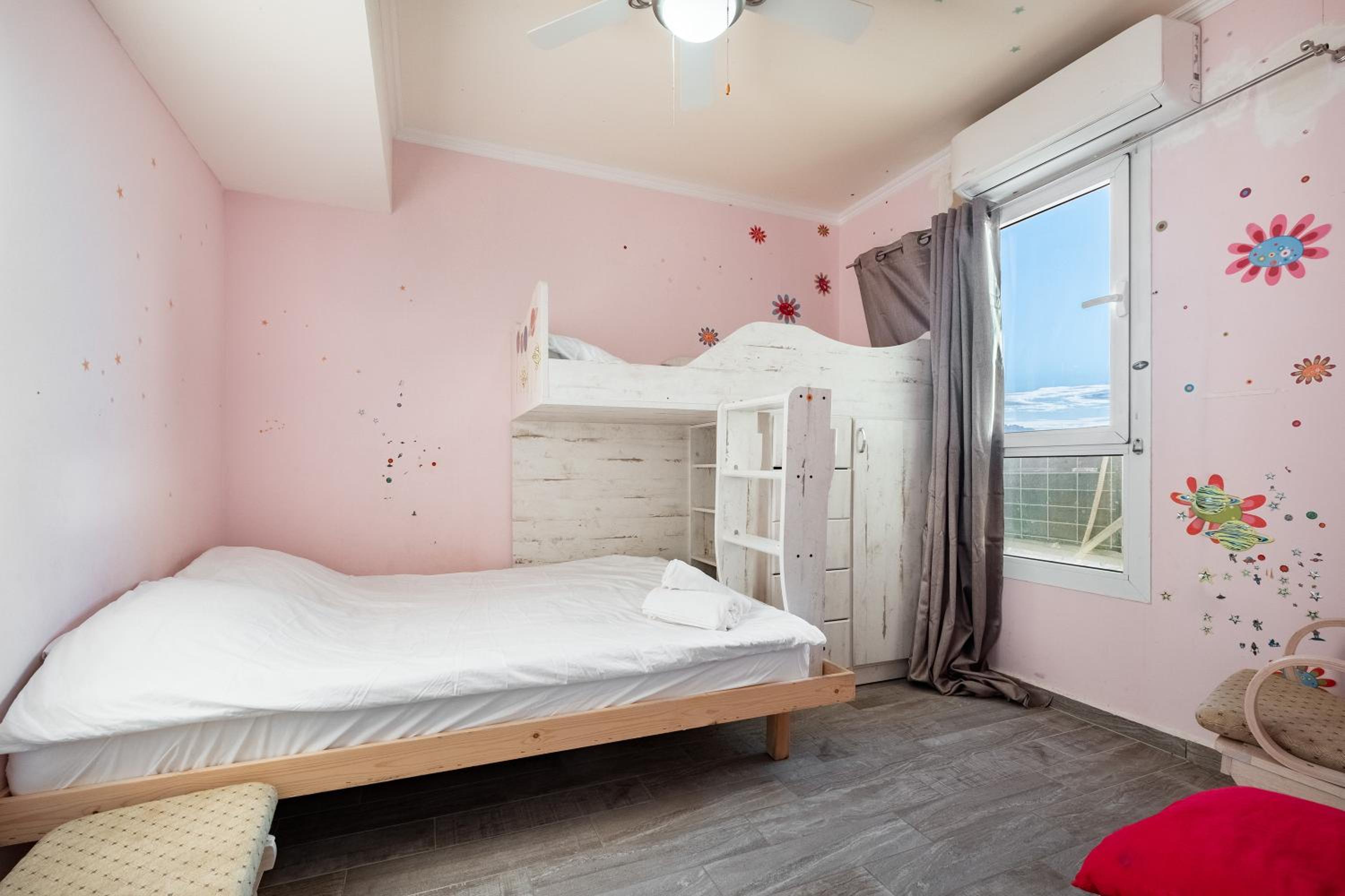 SpaciousApt-TopView-freeParking-PerfectForFamilies