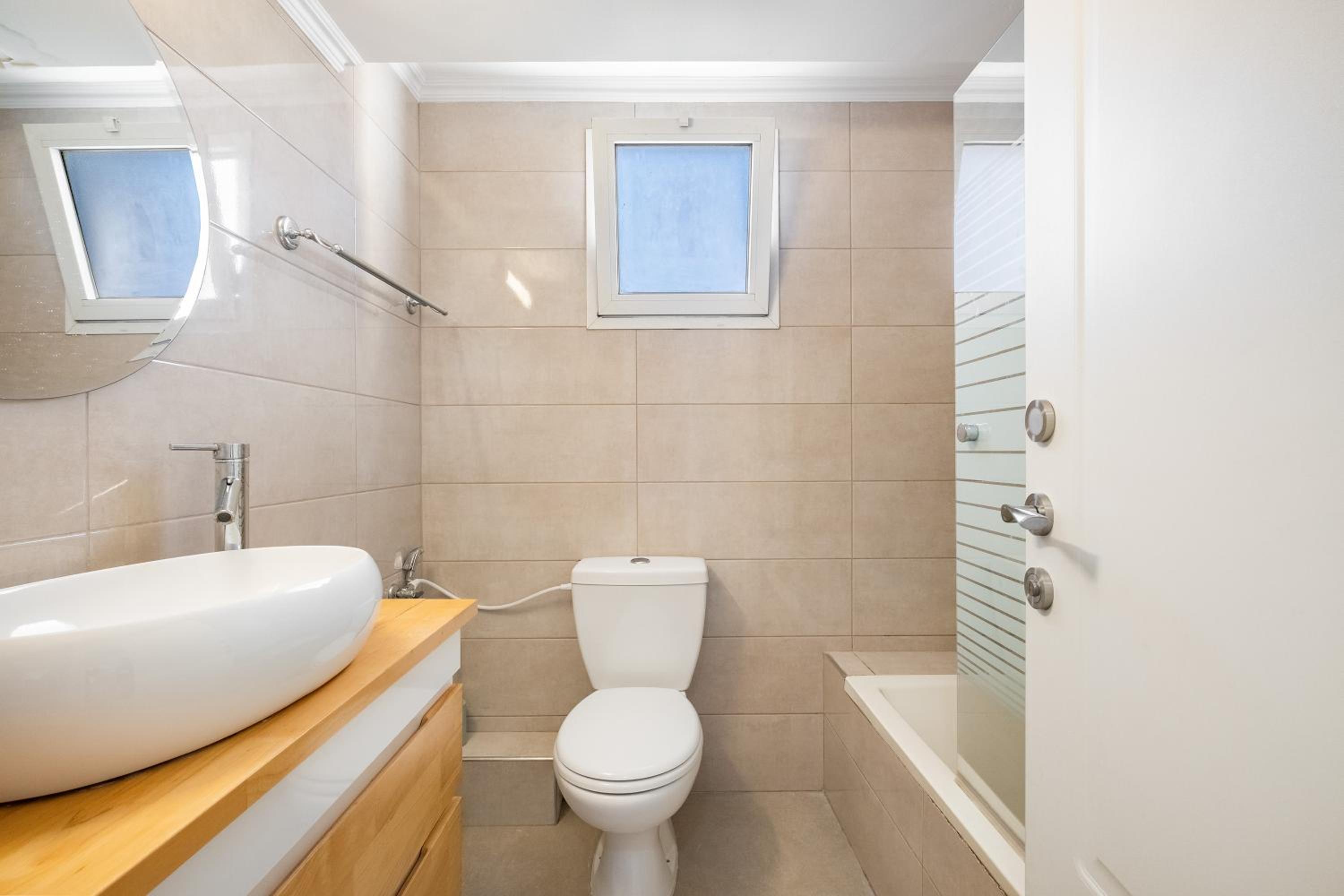 SpaciousApt-TopView-freeParking-PerfectForFamilies
