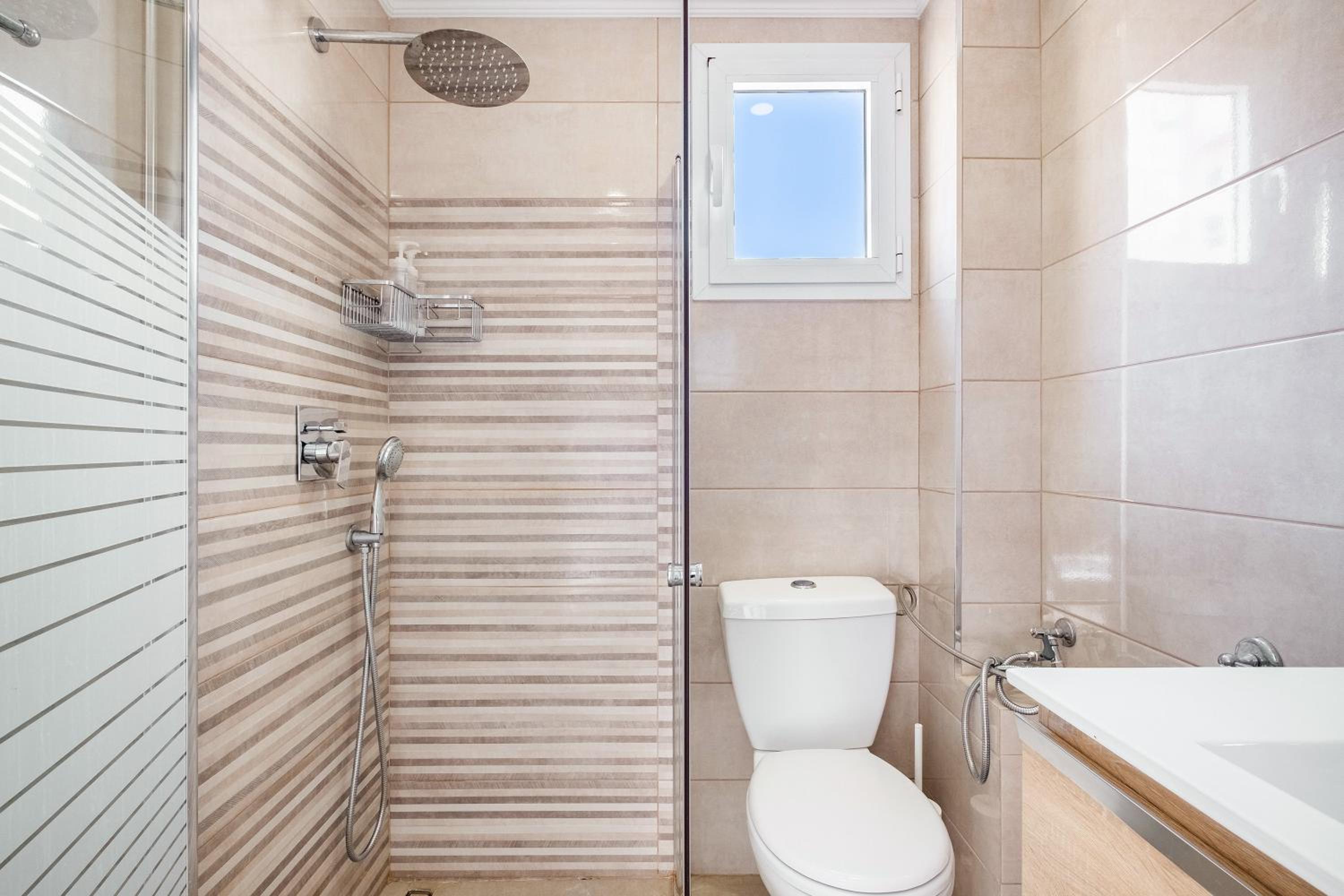 SpaciousApt-TopView-freeParking-PerfectForFamilies