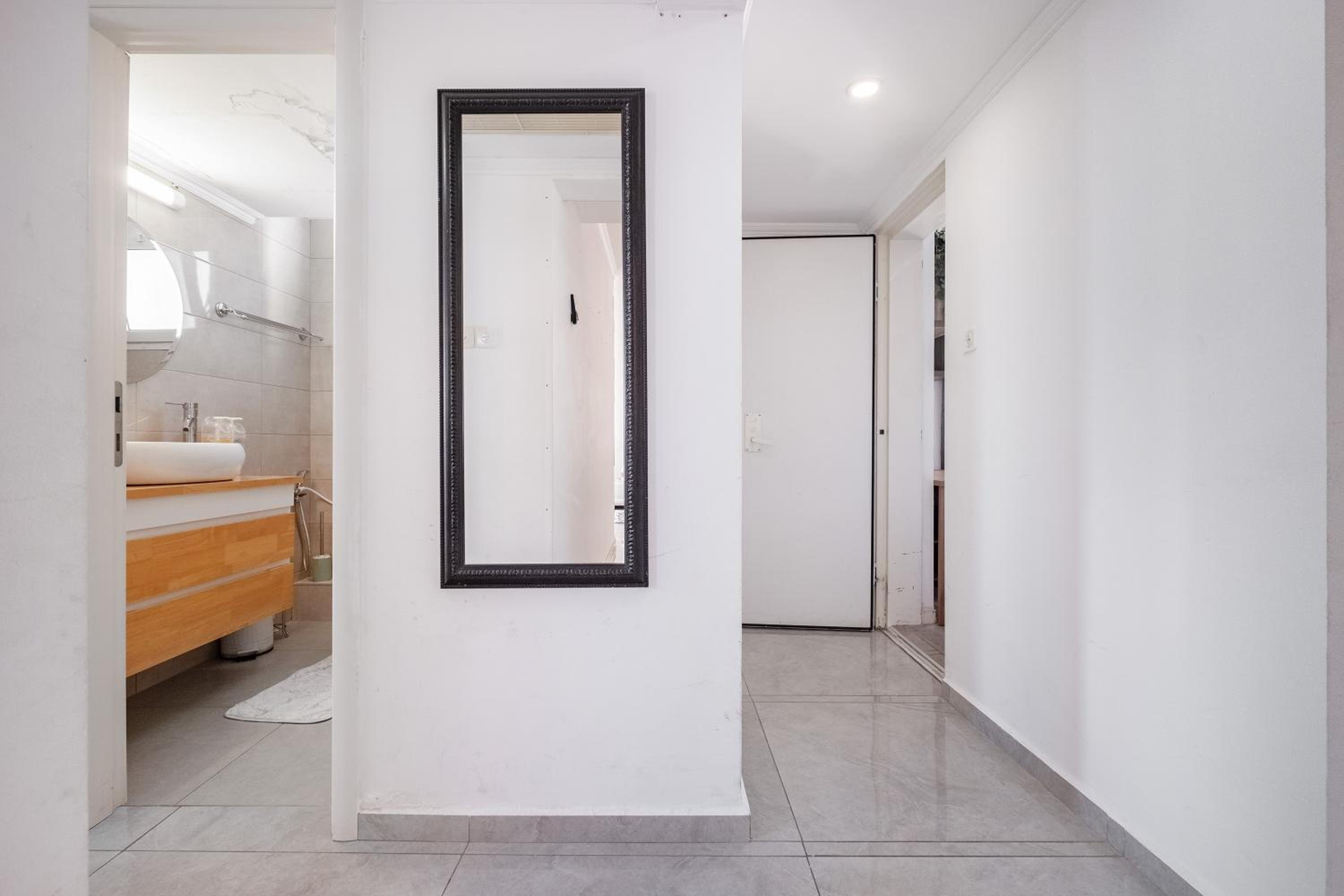SpaciousApt-TopView-freeParking-PerfectForFamilies