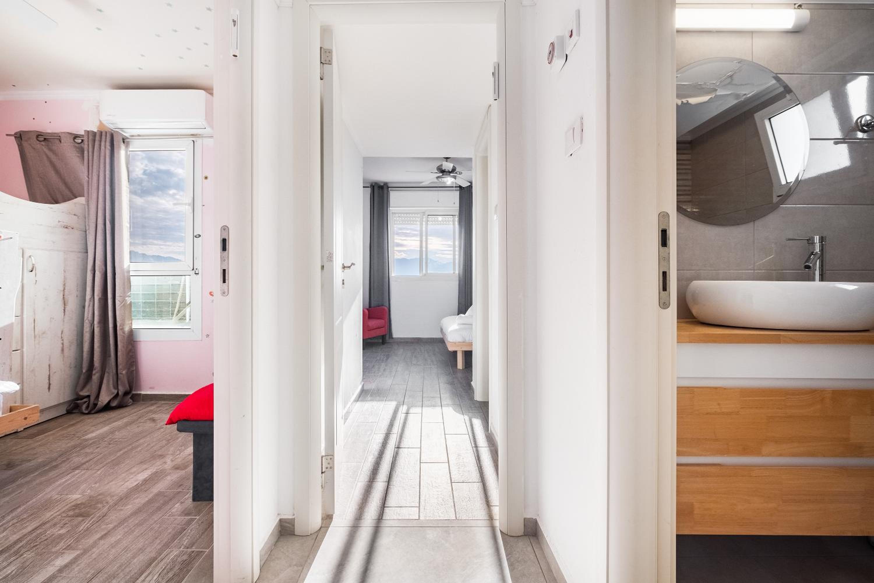 SpaciousApt-TopView-freeParking-PerfectForFamilies