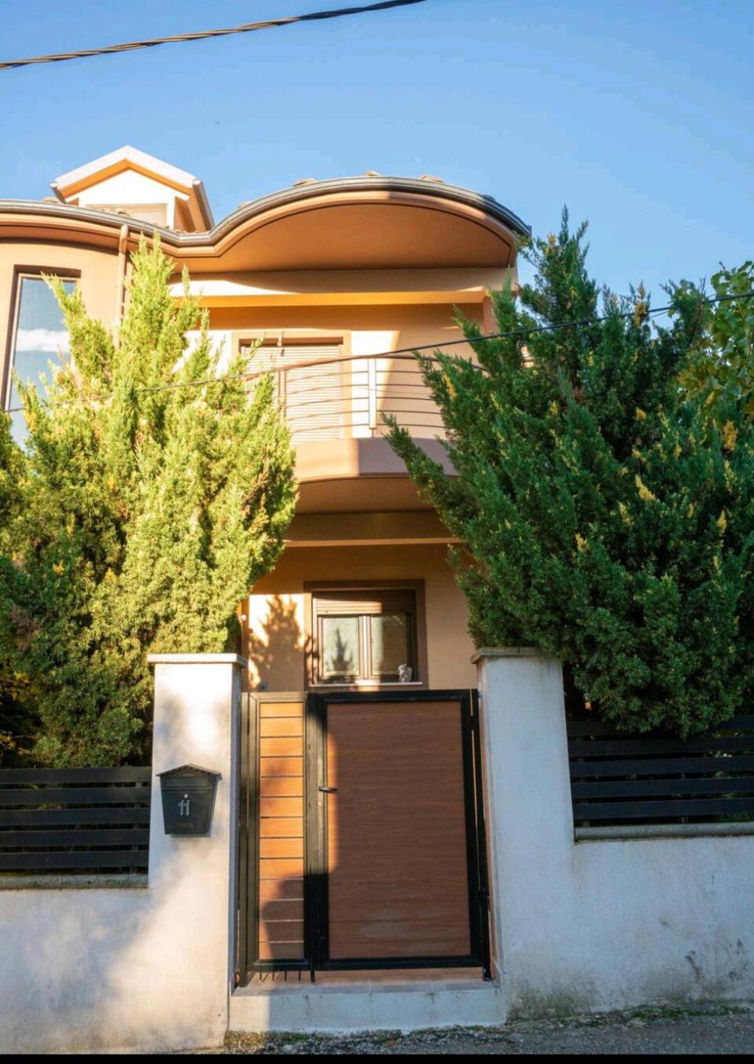 Roumvini's Apartment