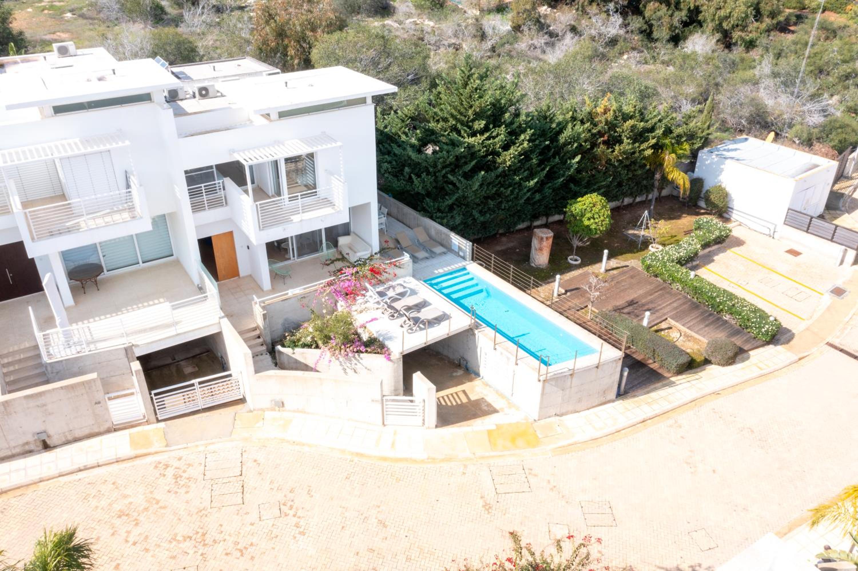 Wealthystays Niceday Hill Villa
