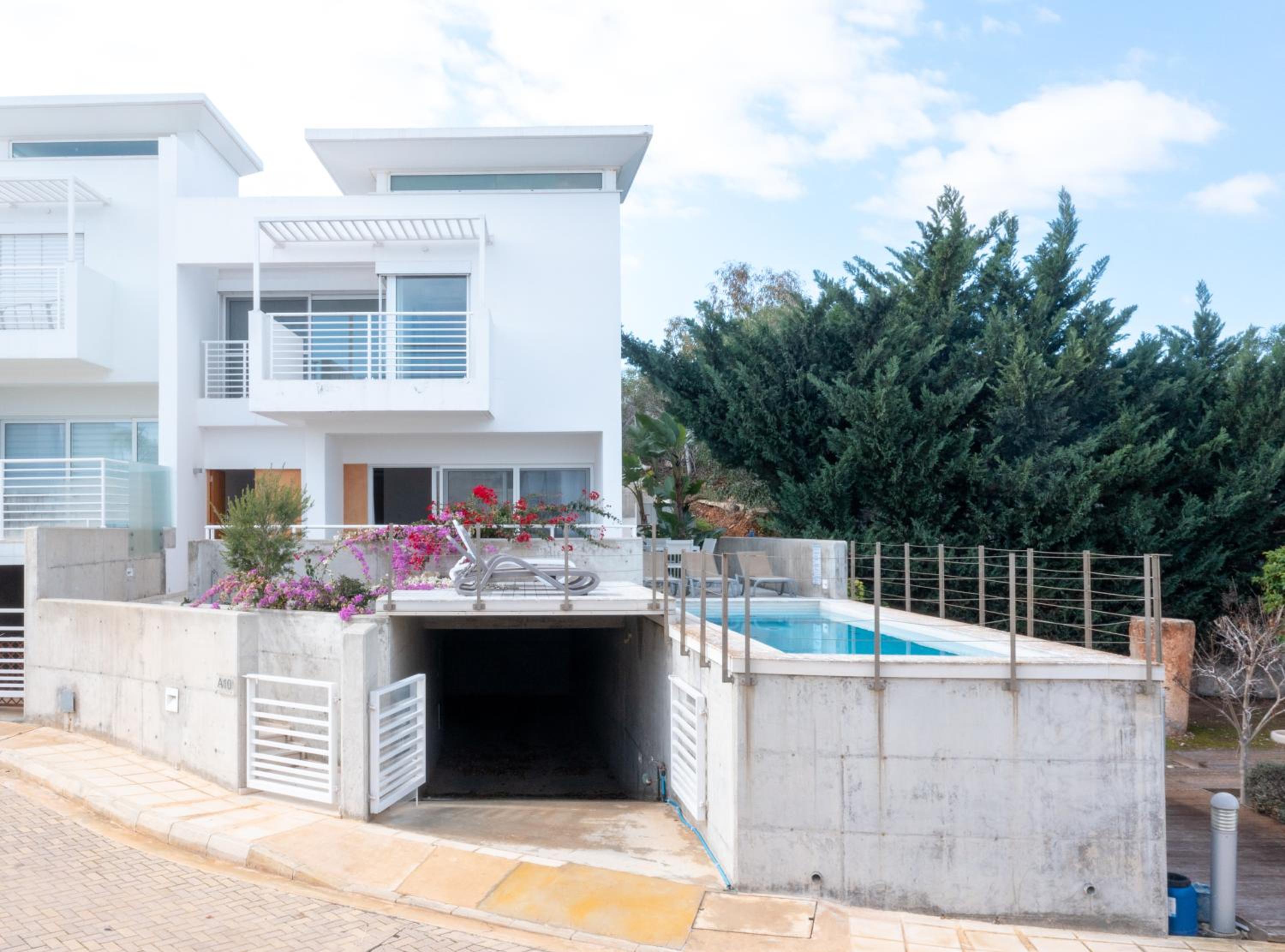Wealthystays Niceday Hill Villa