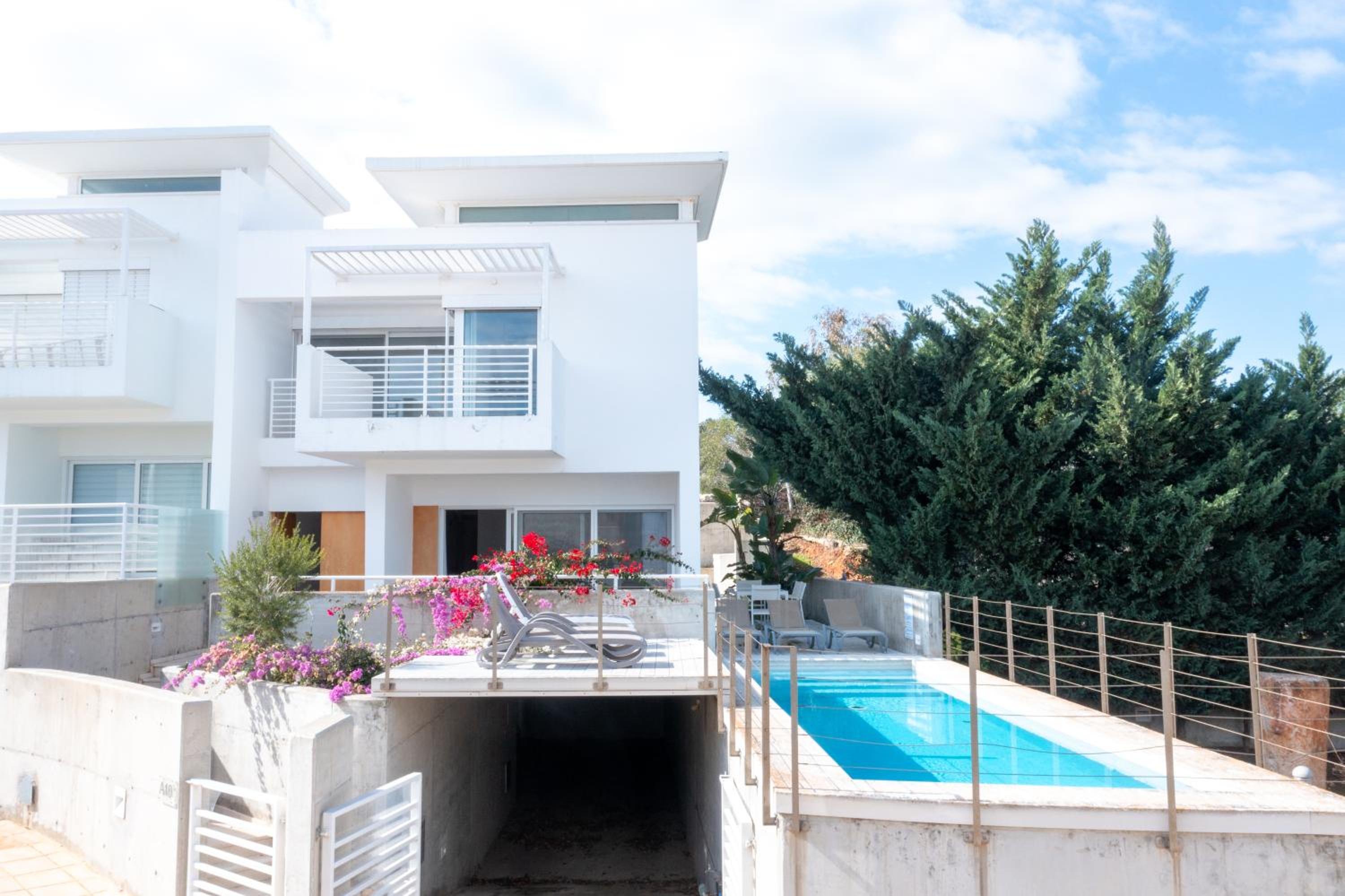 Wealthystays Niceday Hill Villa