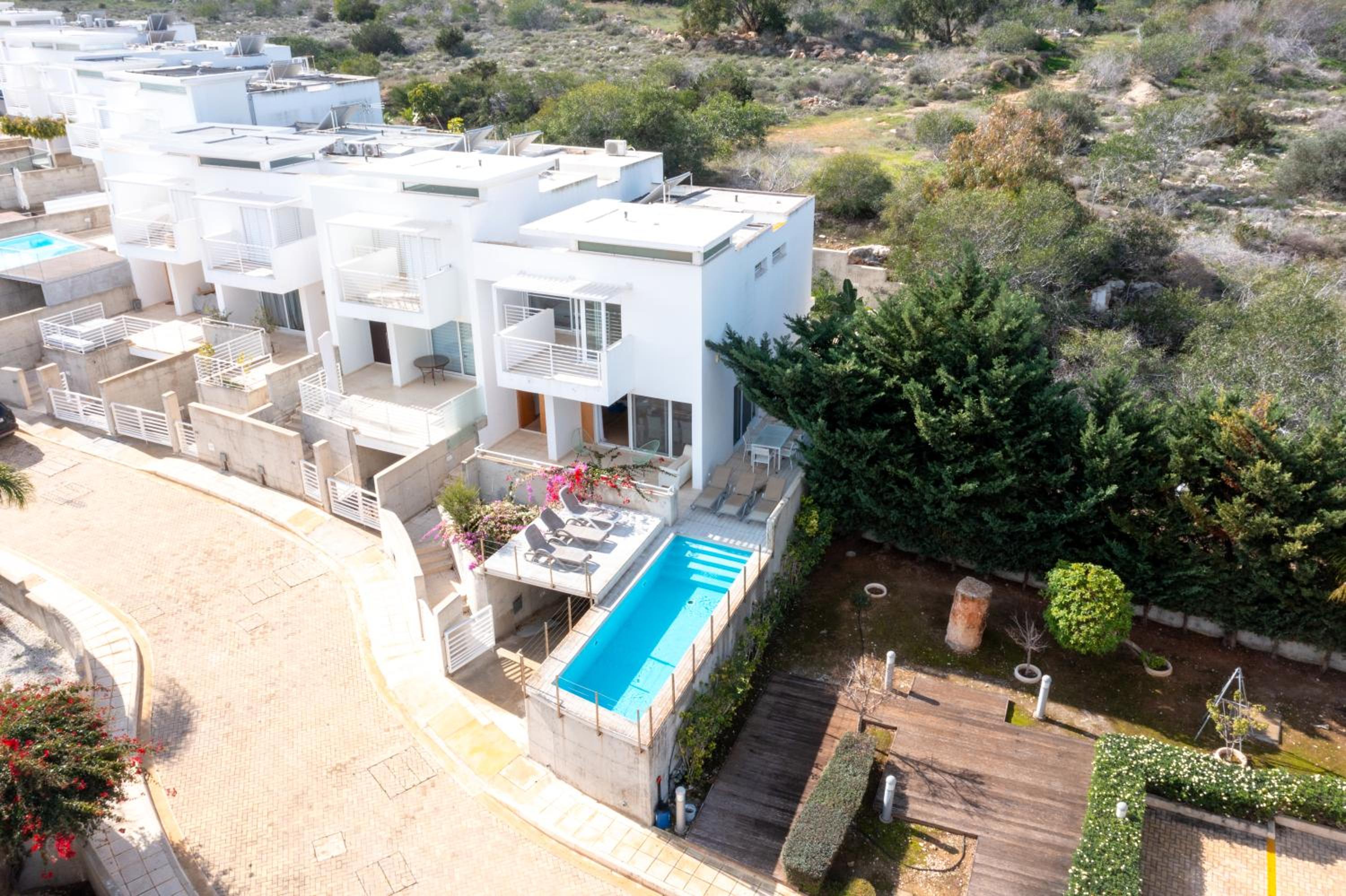 Wealthystays Niceday Hill Villa