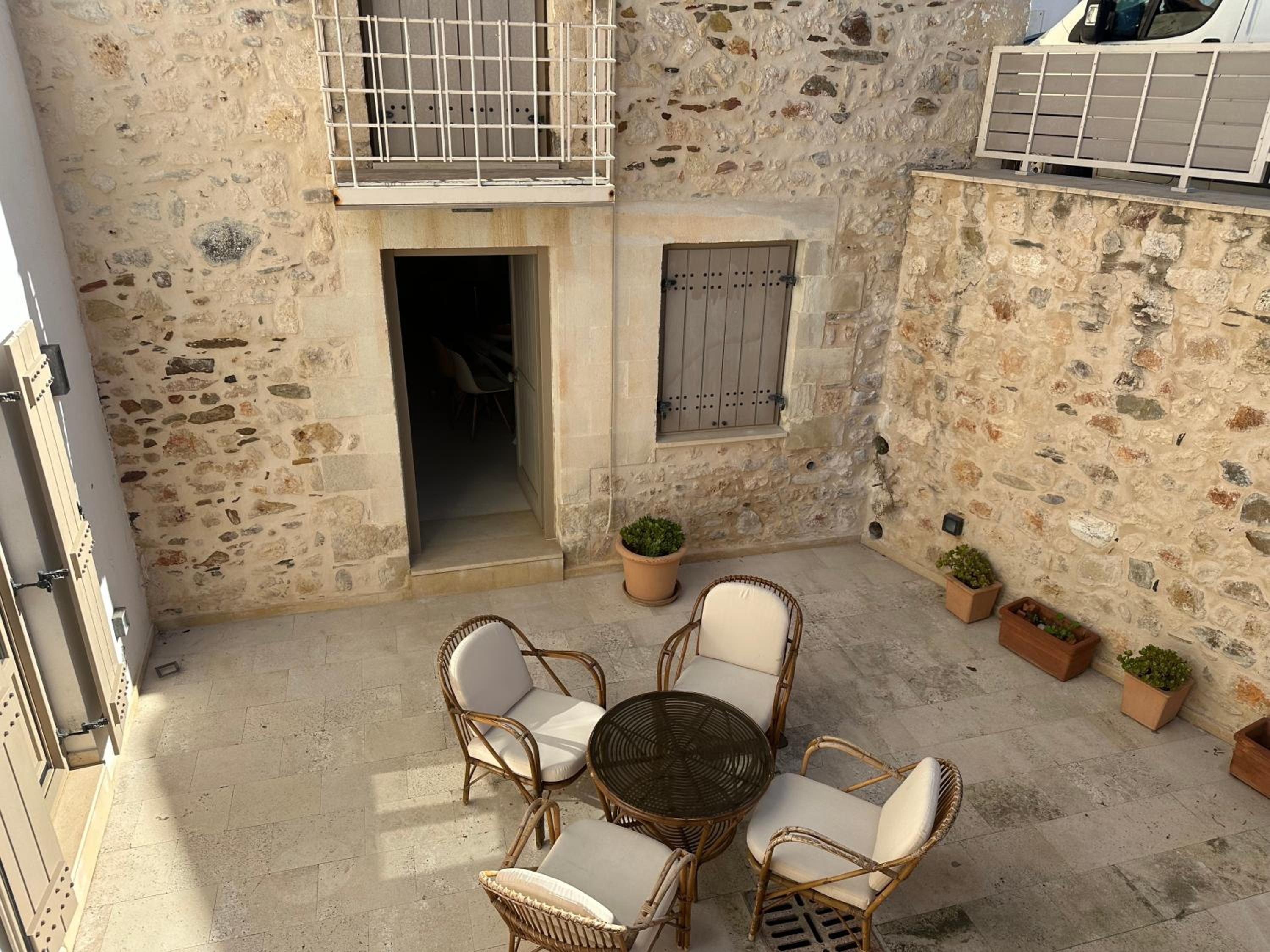 Dictamo Holiday Home