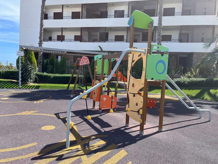 Privatunterkunft mit großer Poolanlage, Meerblick