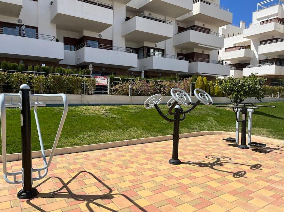 Privatunterkunft mit großer Poolanlage, Meerblick