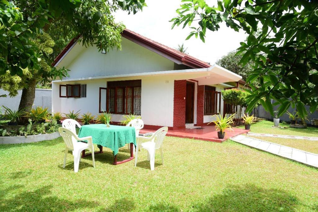 Sofia Villa Hikkaduwa