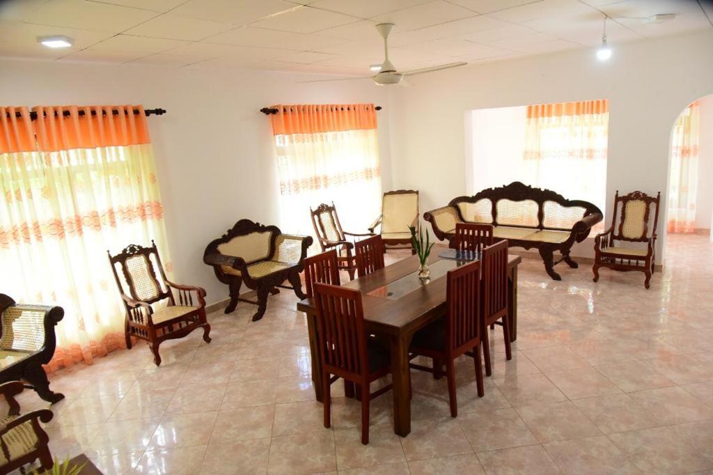 Sofia Villa Hikkaduwa