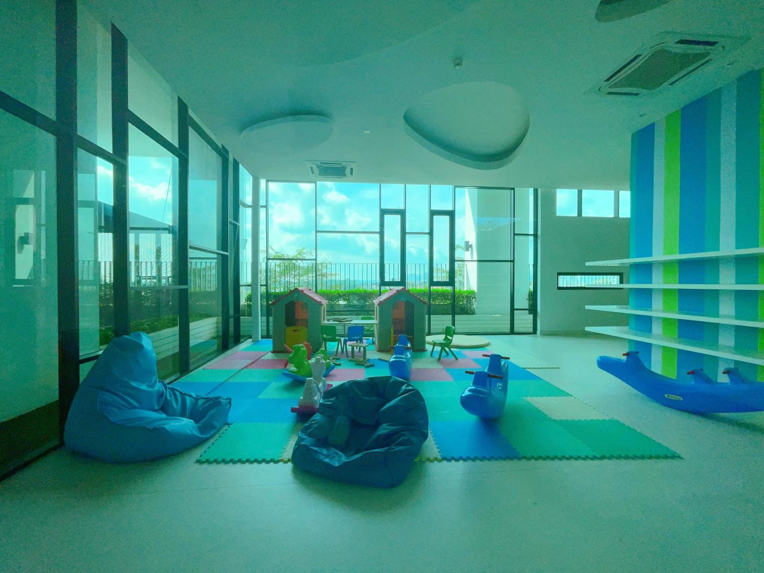 GYDEN STAYCATION #Southkey Mosaic next to Mid Valley Mall