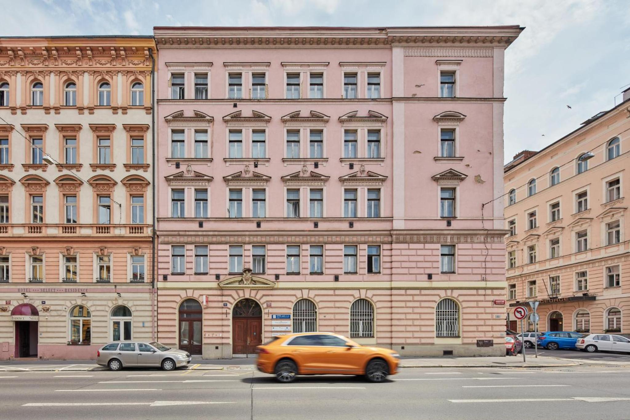 Prague Days - Sunlit 1BDR Apartments w Netflix in New Town