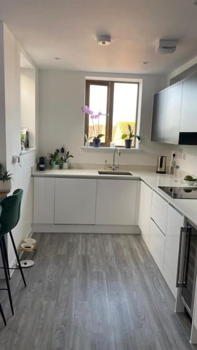 London Luxe: Stylish Studio