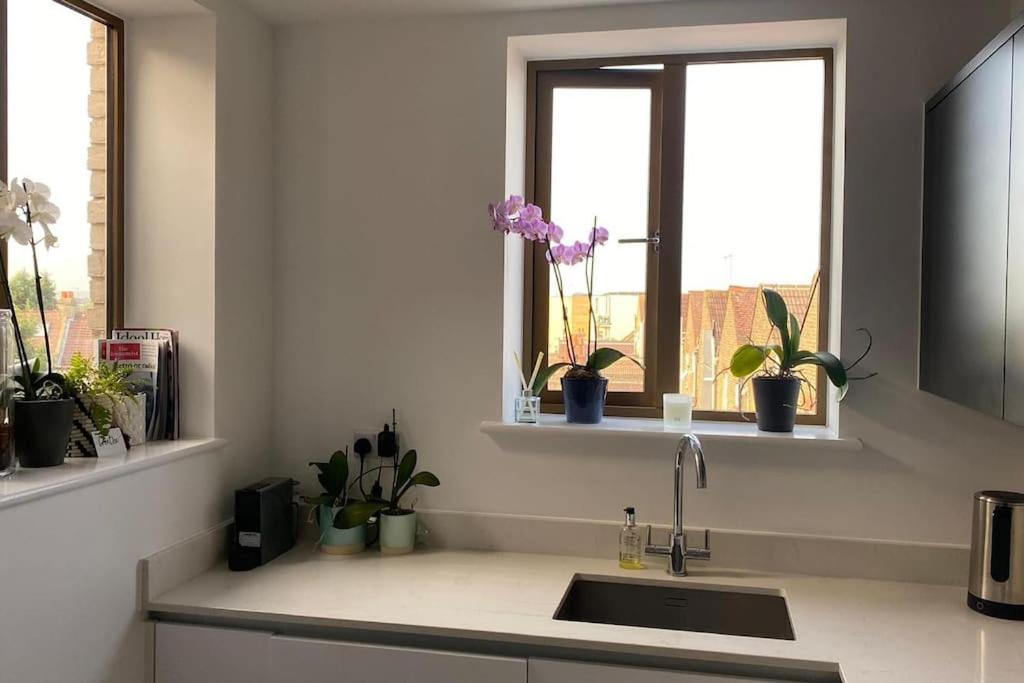 London Luxe: Stylish Studio