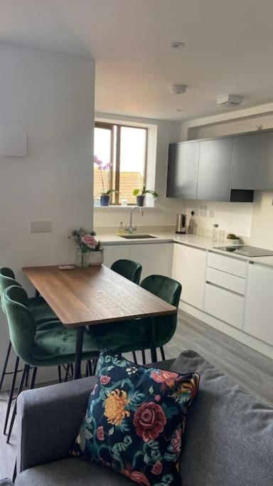 London Luxe: Stylish Studio