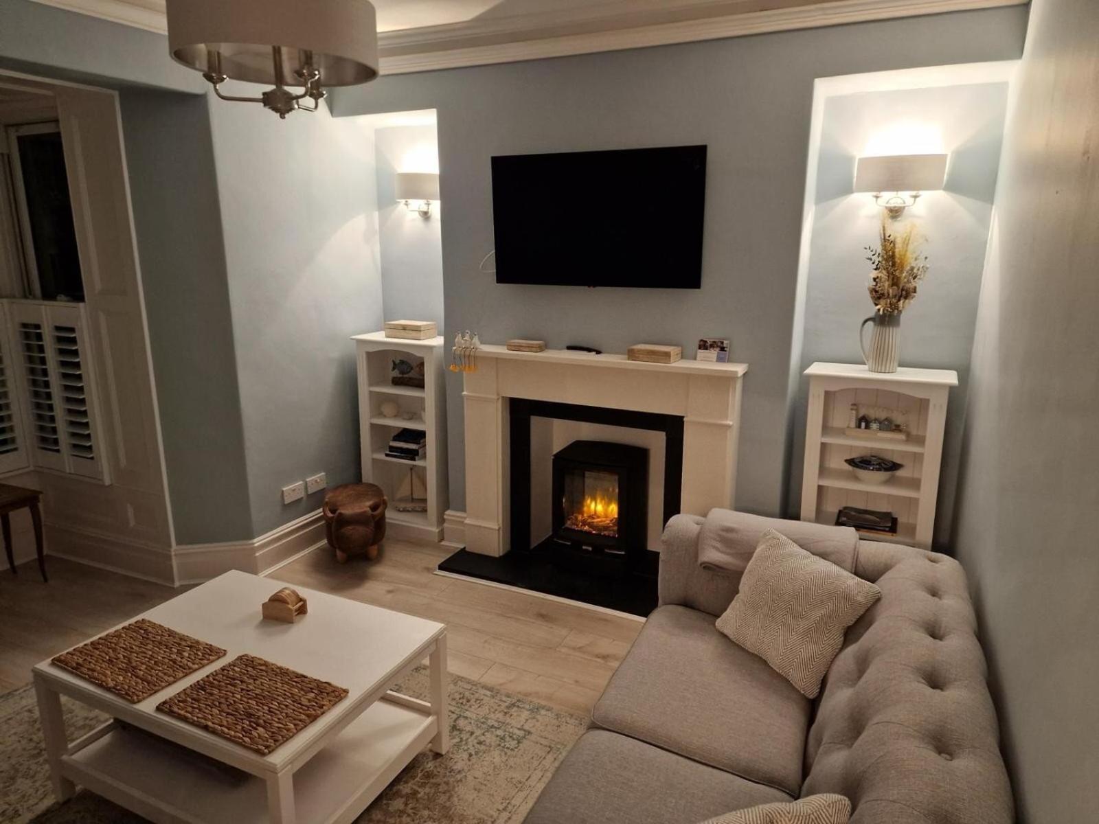 Polruan - stunning central NQ house - dog friendly view 3