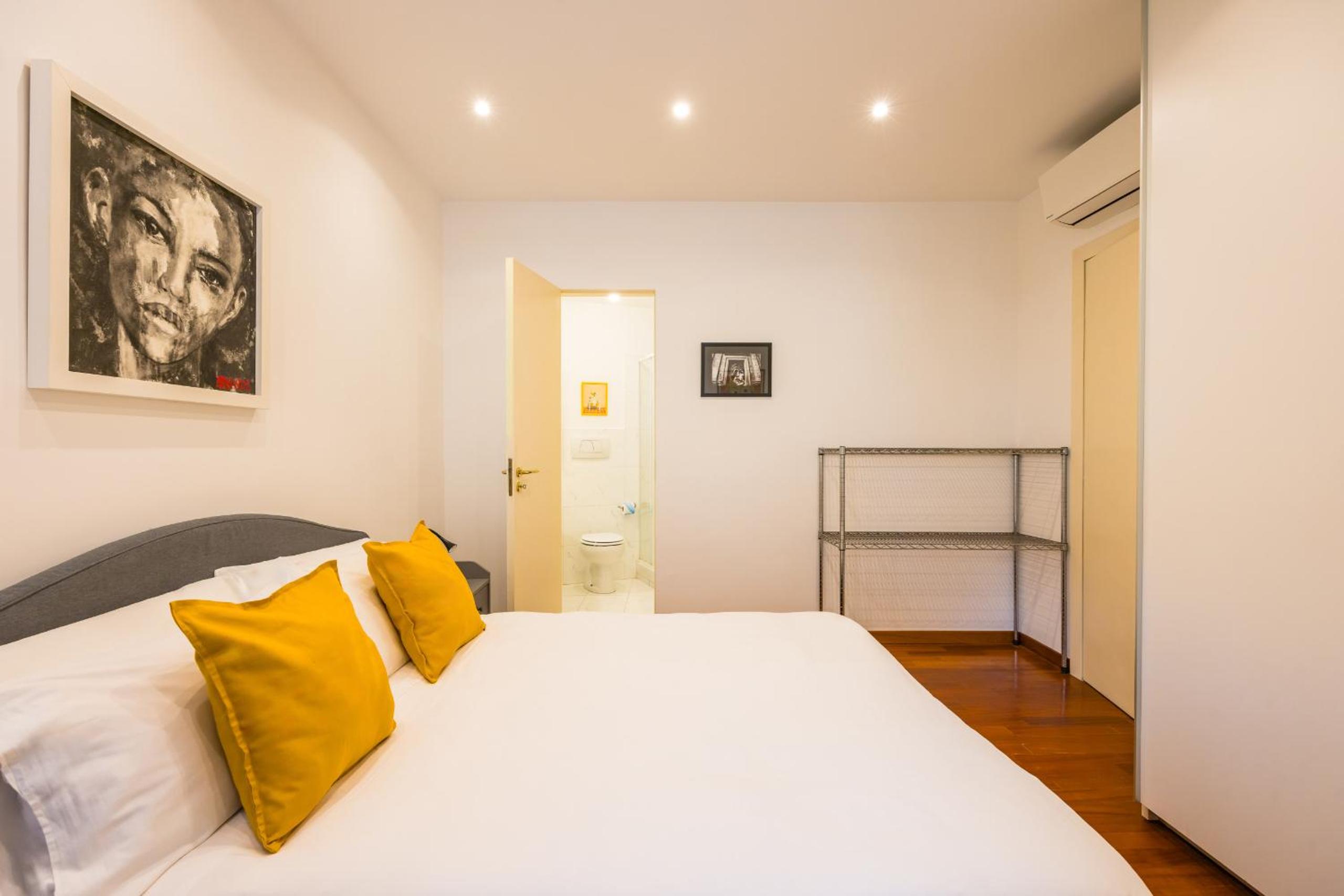 Colonna Classic Style Apartment by Wonderful Italy