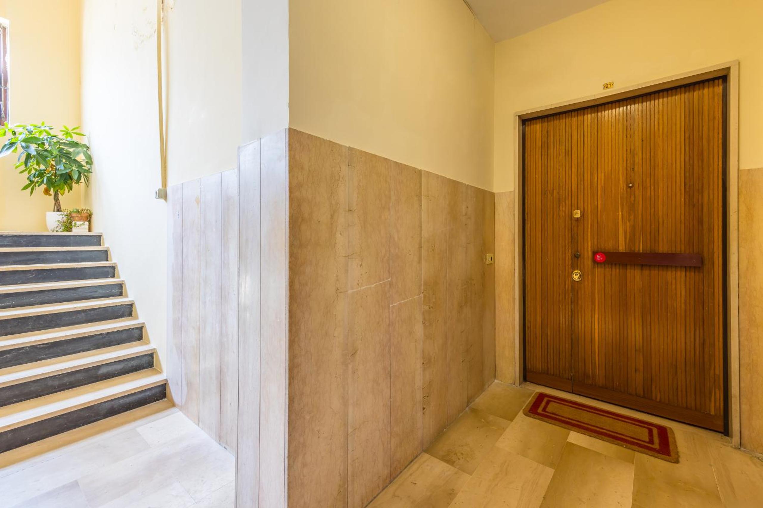 Colonna Classic Style Apartment by Wonderful Italy