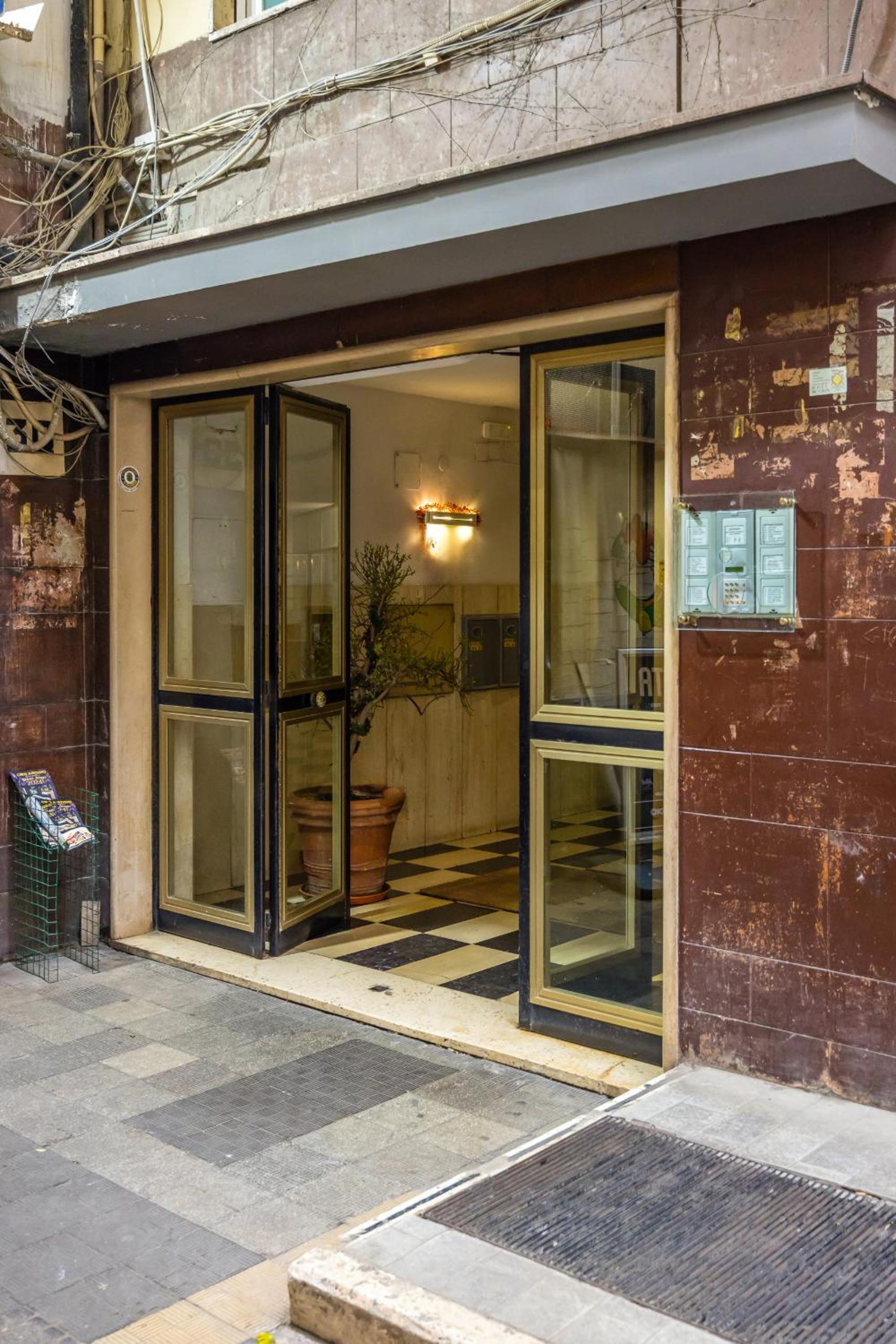 Colonna Classic Style Apartment by Wonderful Italy