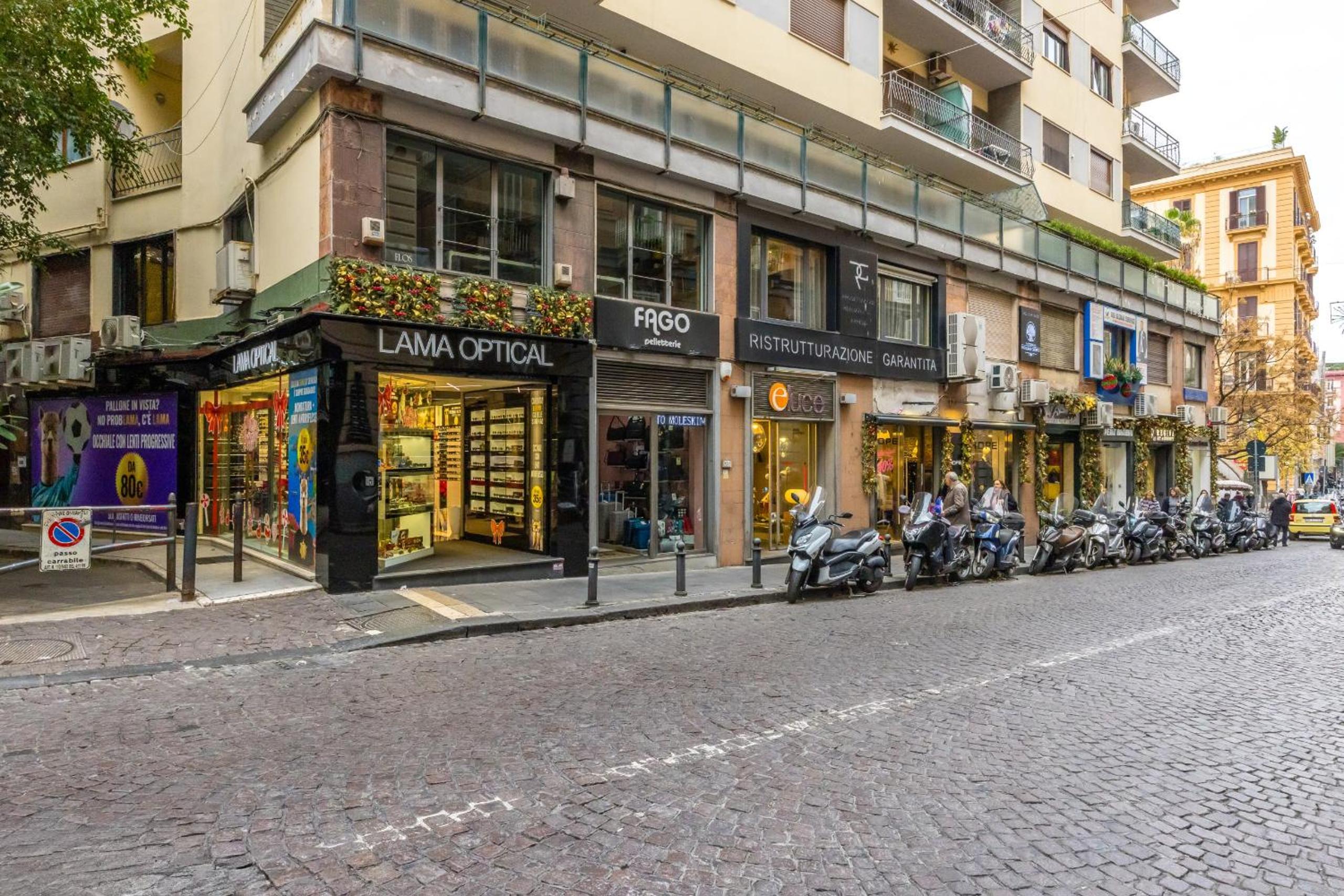 Colonna Classic Style Apartment by Wonderful Italy