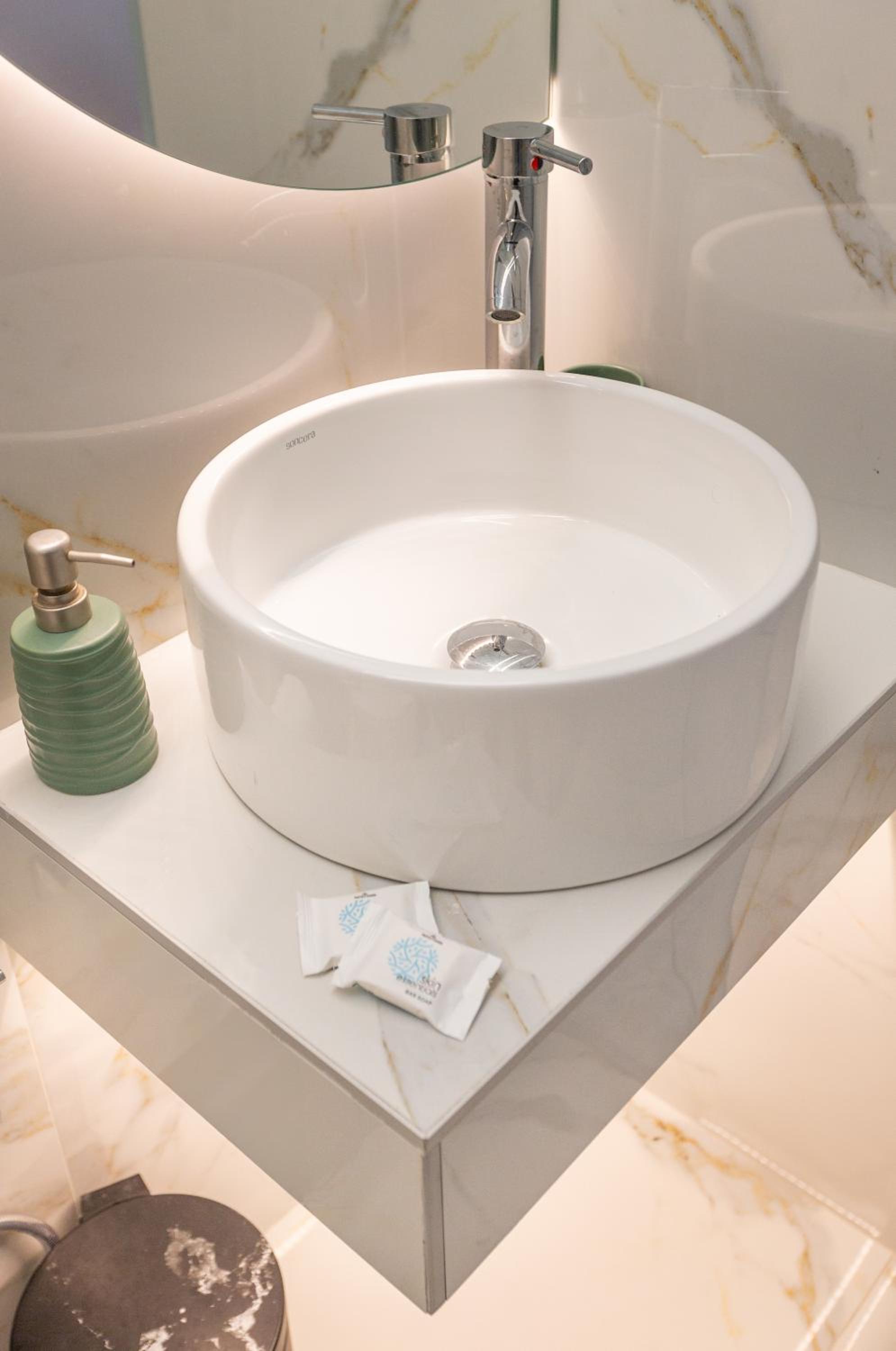 Liros House en Nafpaktos — bathroom