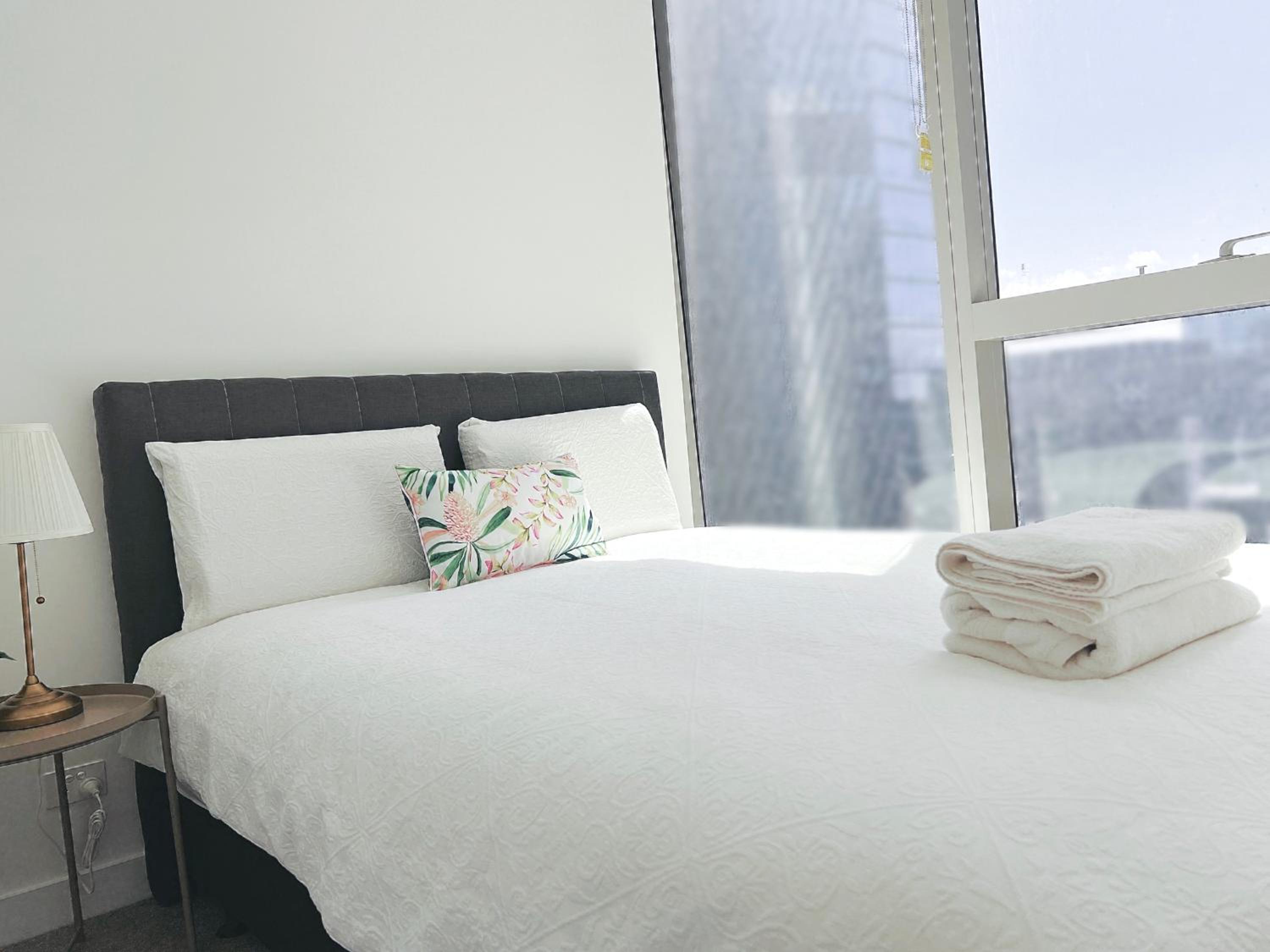 Wsp Lux 3b2b flat in CBD with balcony