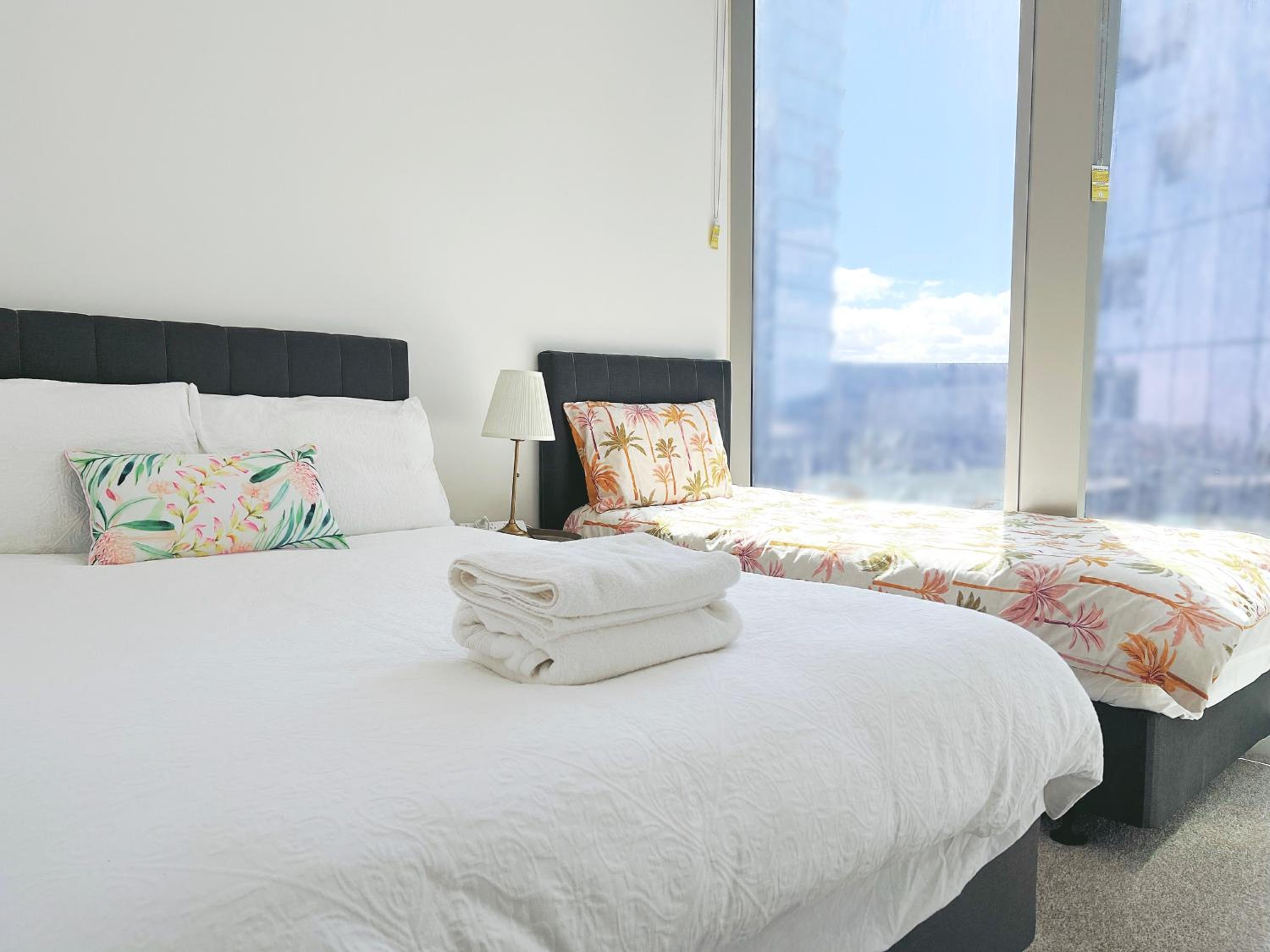 Wsp Lux 3b2b flat in CBD with balcony