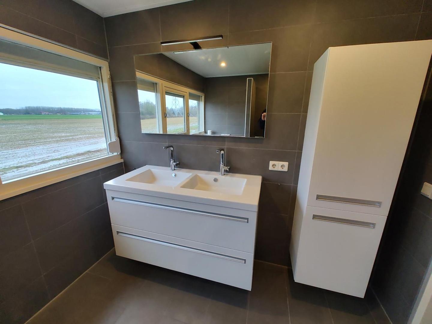 8 person farmhouse with sauna view 3