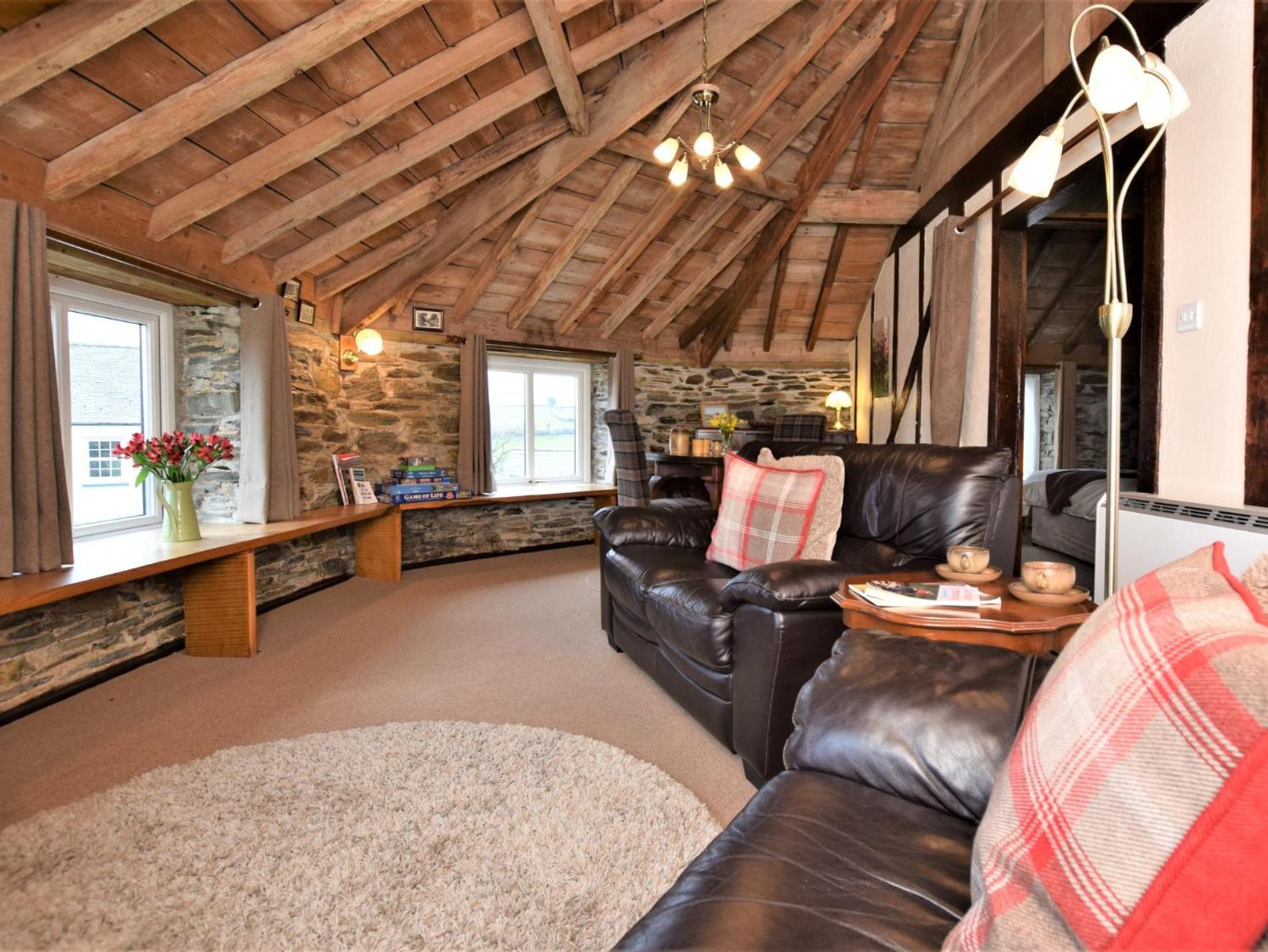 1 Bed in Tavistock oc-round view 3