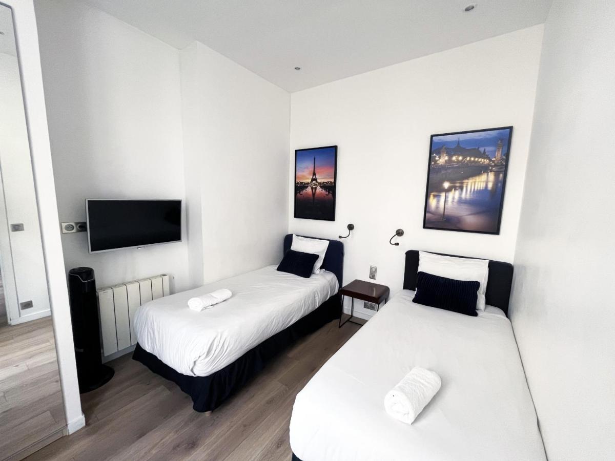 64-LUXURY FLAT CHAMPS ELYSEES (1D)