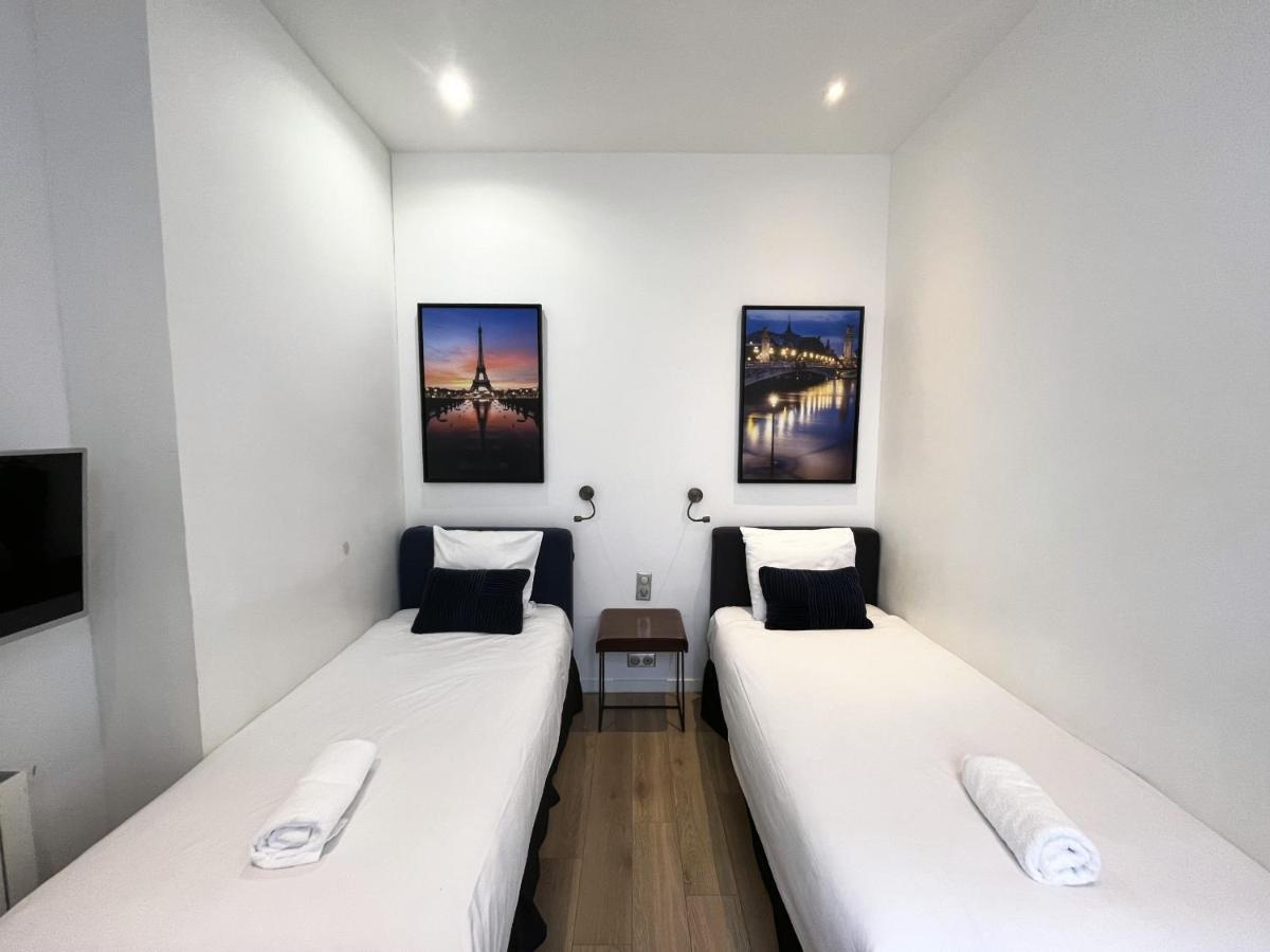 64-LUXURY FLAT CHAMPS ELYSEES (1D)