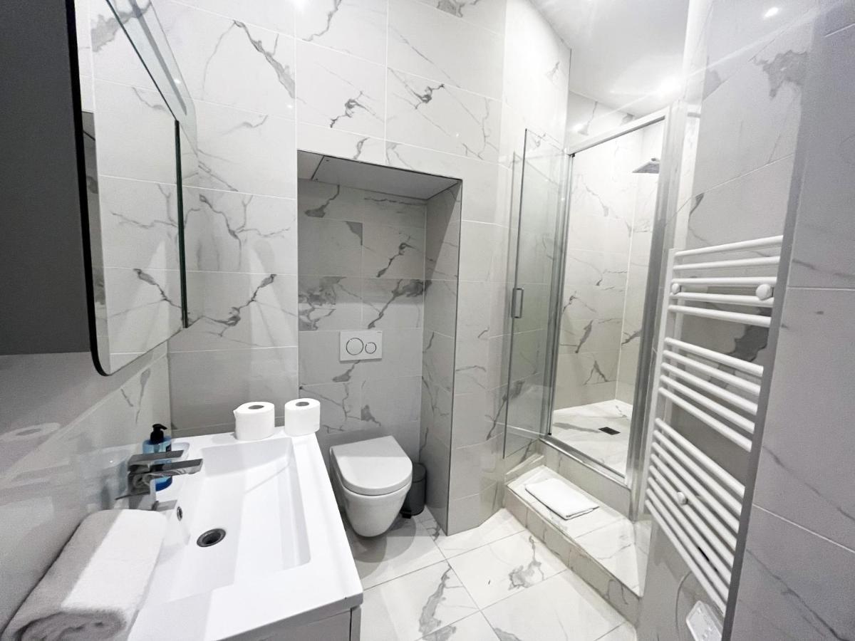 64-LUXURY FLAT CHAMPS ELYSEES (1D)