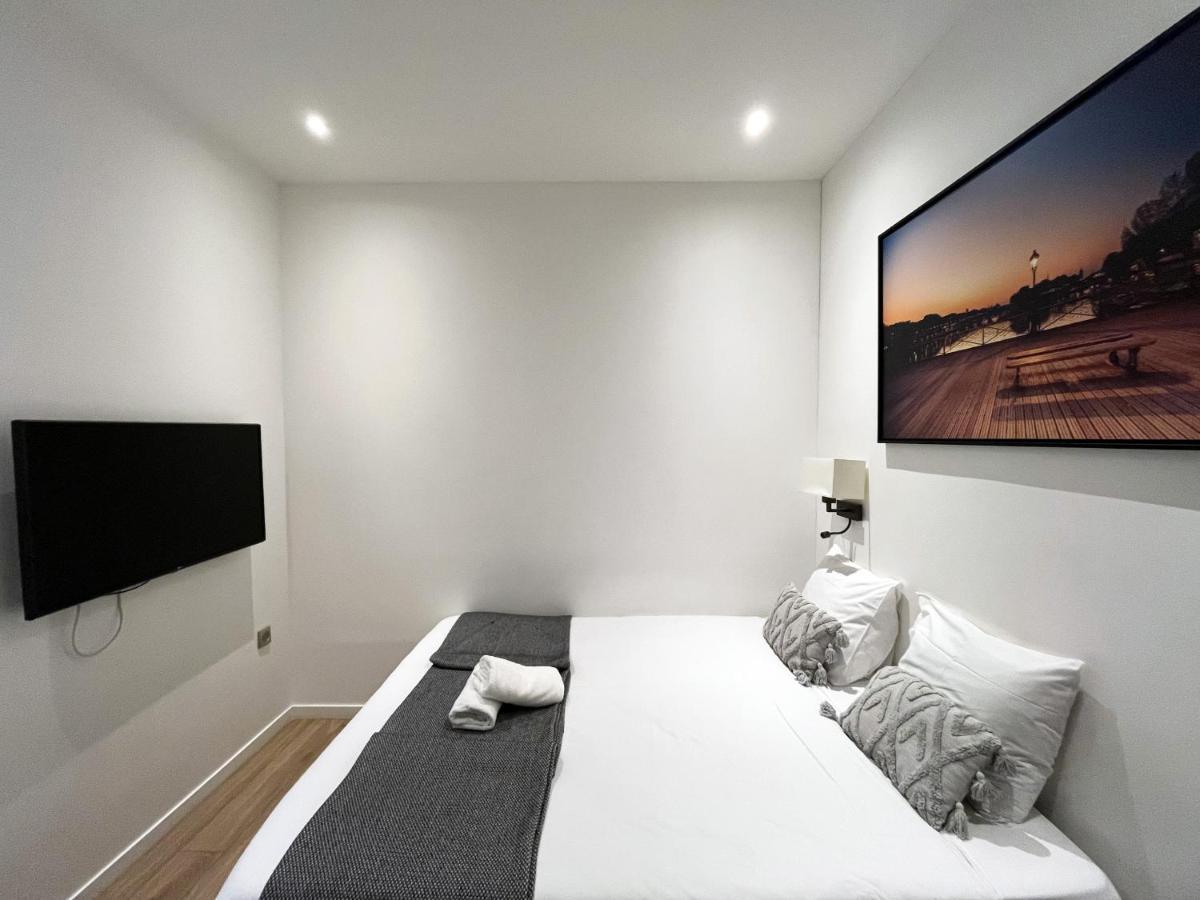 64-LUXURY FLAT CHAMPS ELYSEES (1D)
