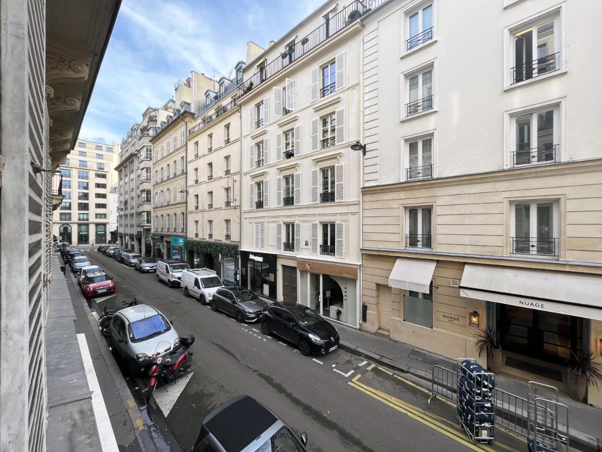 64-LUXURY FLAT CHAMPS ELYSEES (1D)
