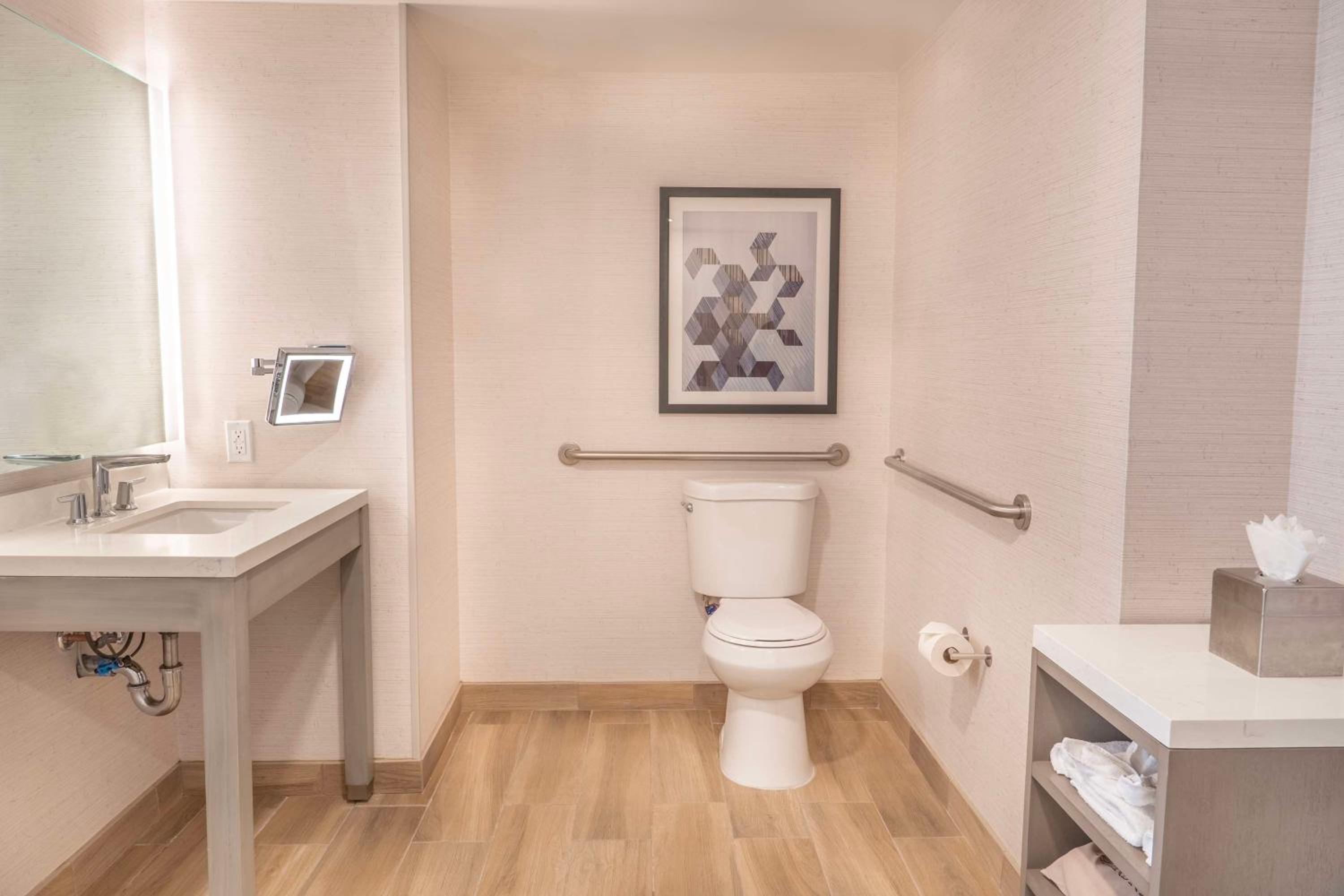 Santa Ana Vacations - DoubleTree by Hilton Orange County Airport - Property Image 34