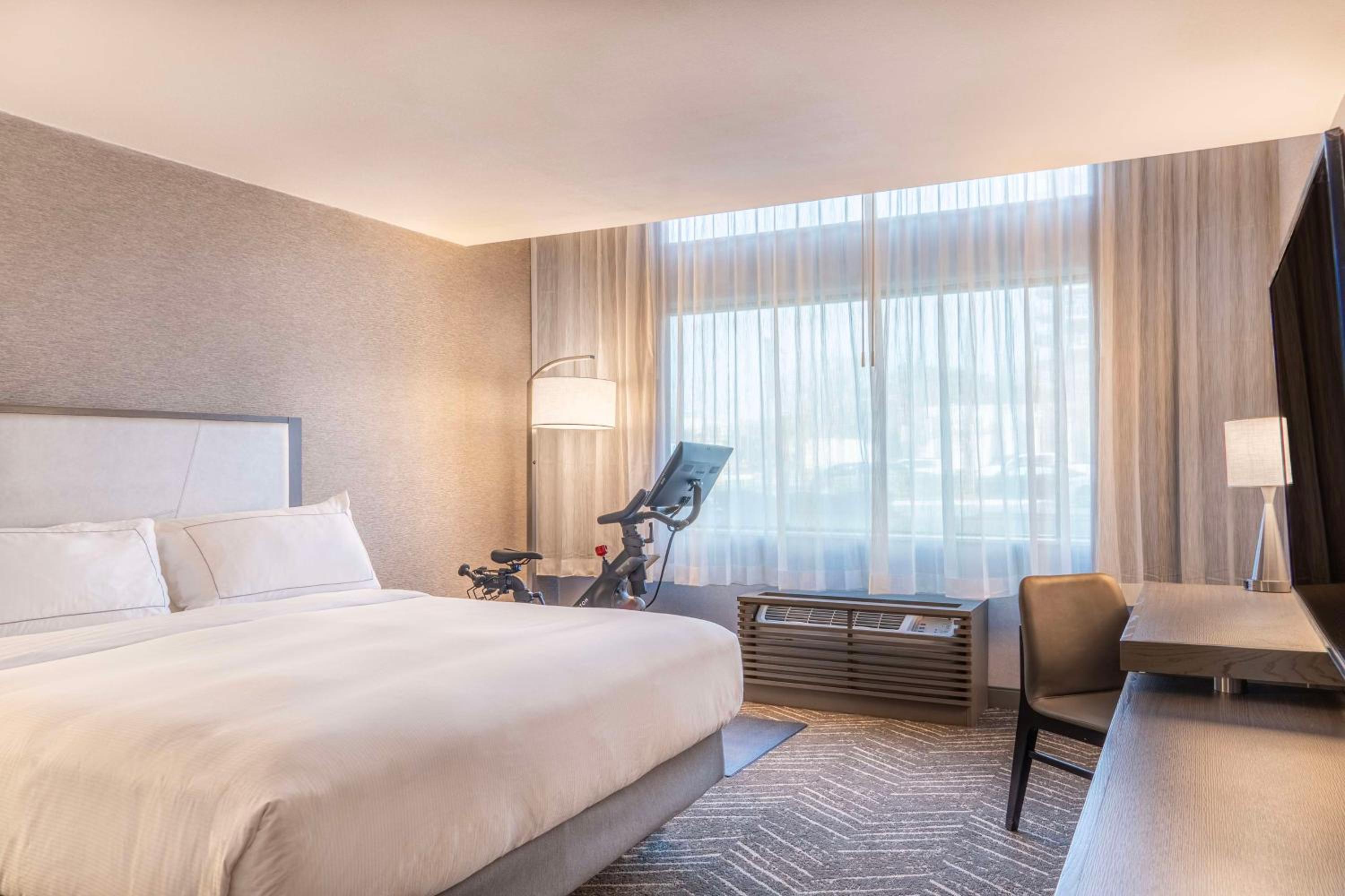 Santa Ana Vacations - DoubleTree by Hilton Orange County Airport - Property Image 35