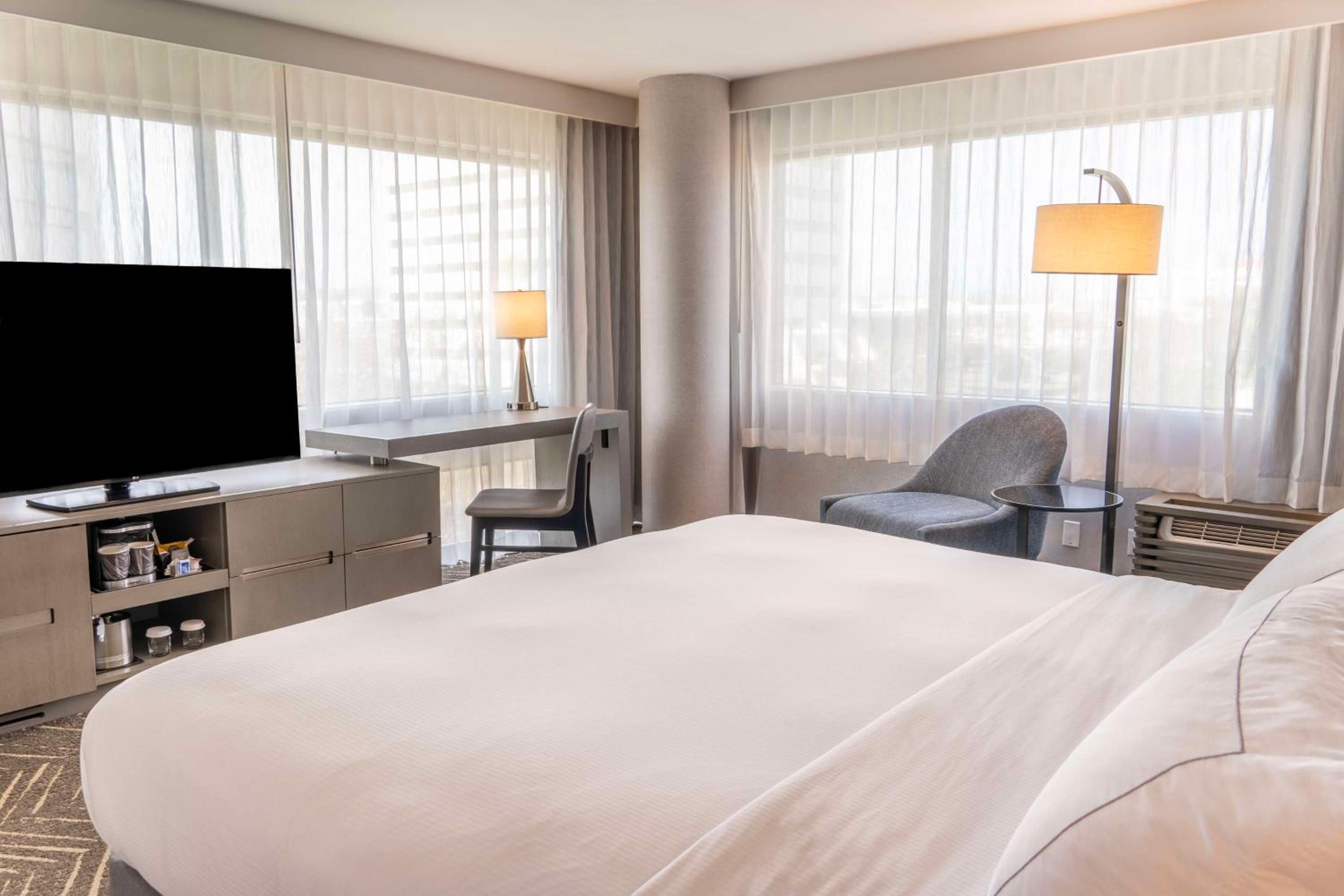 Santa Ana Vacations - DoubleTree by Hilton Orange County Airport - Property Image 24