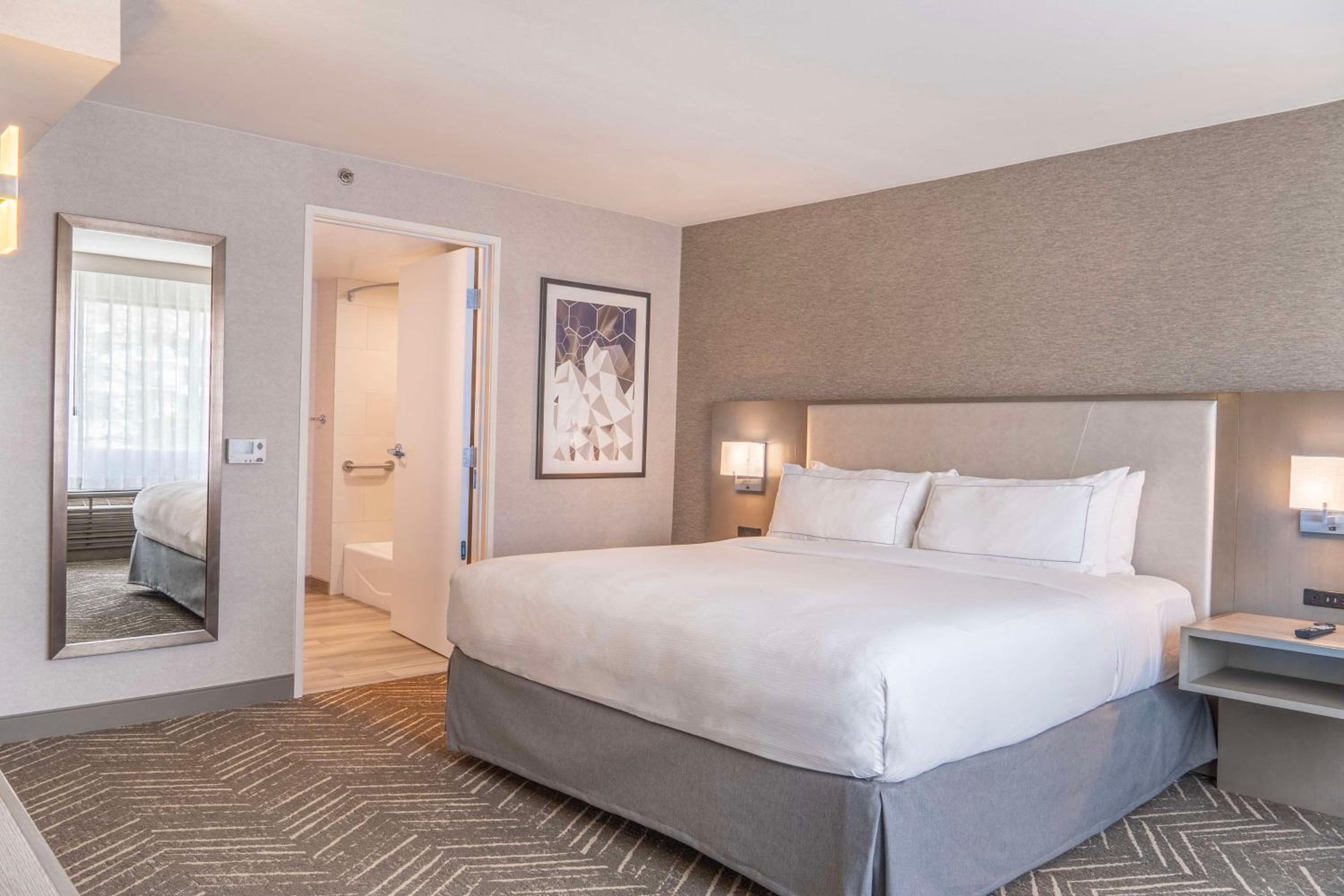 Santa Ana Vacations - DoubleTree by Hilton Orange County Airport - Property Image 42
