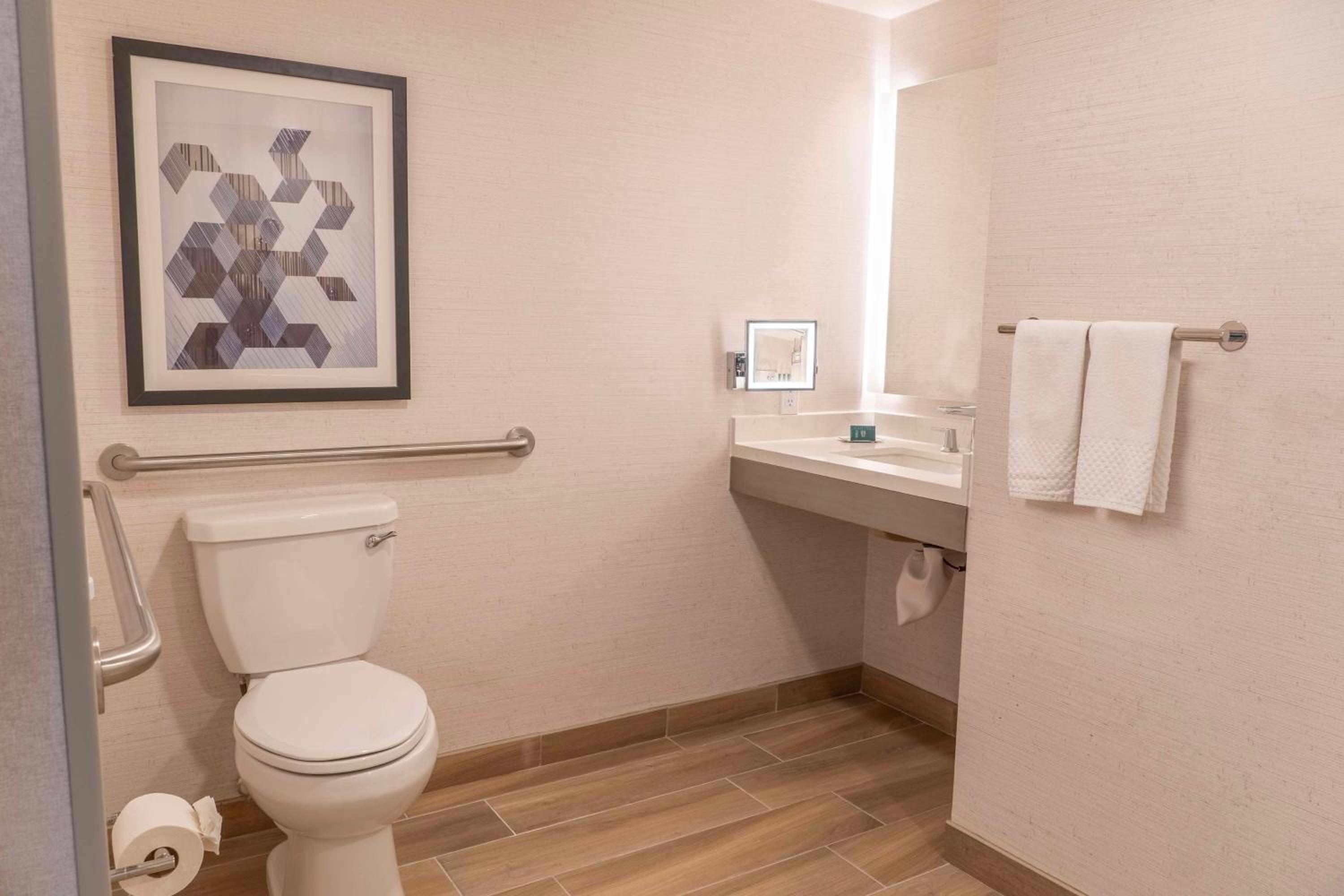 Santa Ana Vacations - DoubleTree by Hilton Orange County Airport - Property Image 43