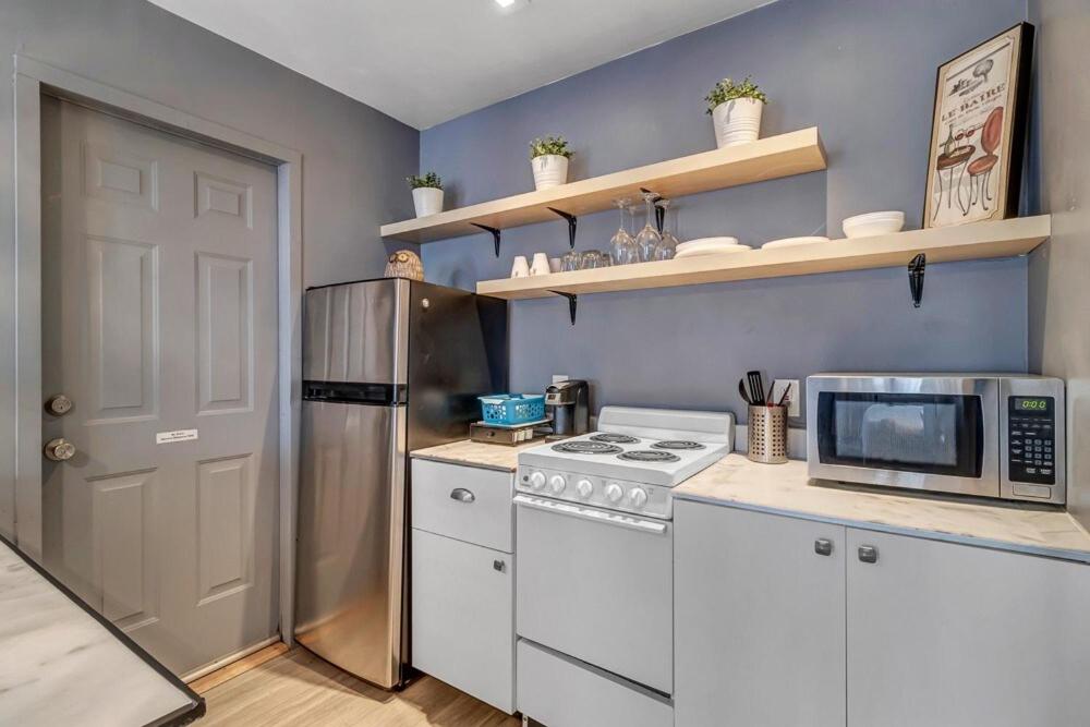 Budget friendly studio apt in historic Springfield view 3