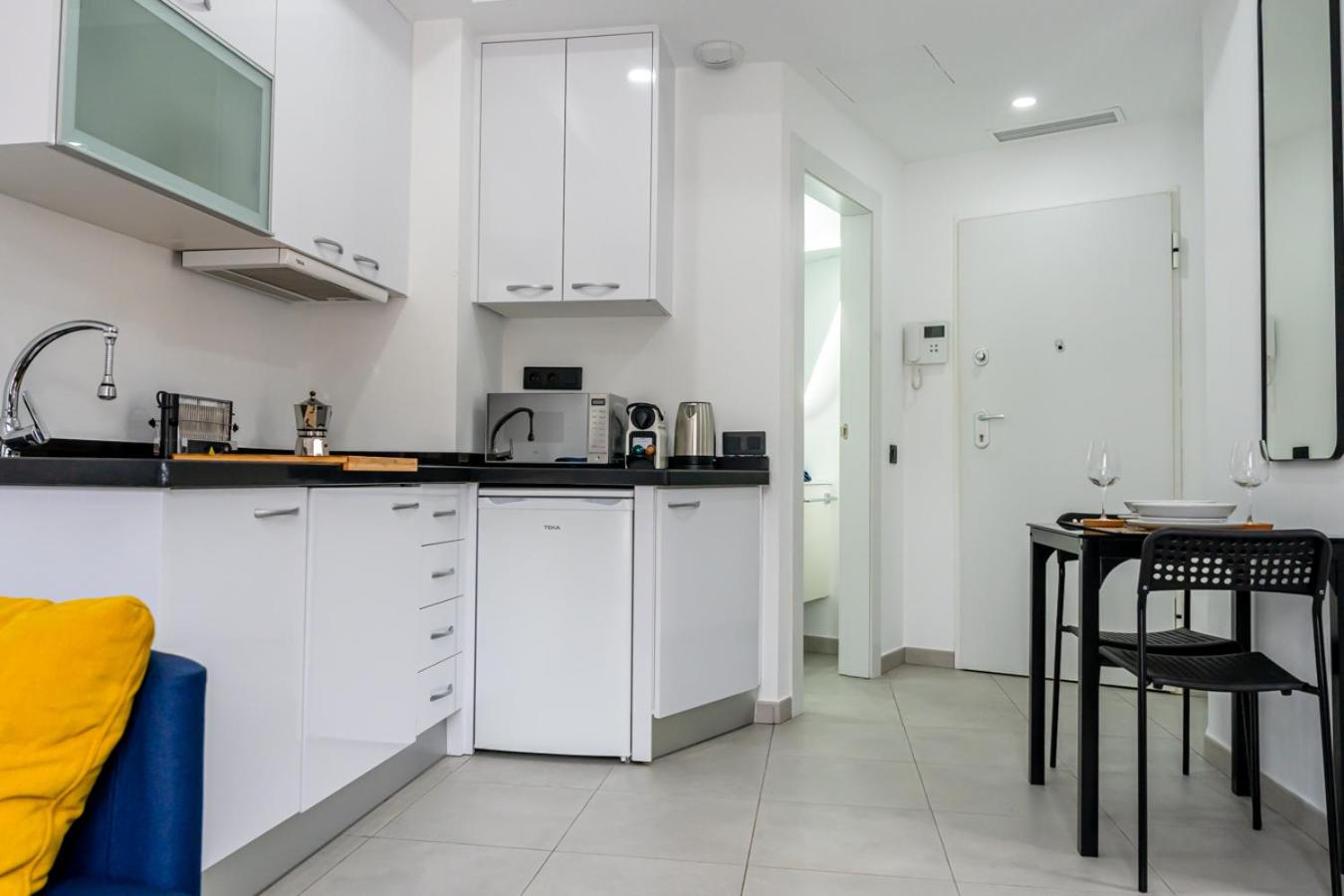 Modern Wave Escape apartment with private parking and rooftop pool BY NAMASTE ELITE