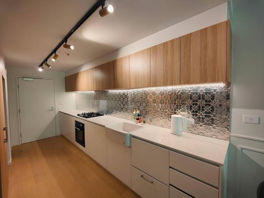 Convenient modern 2B2B apartment in Braddon