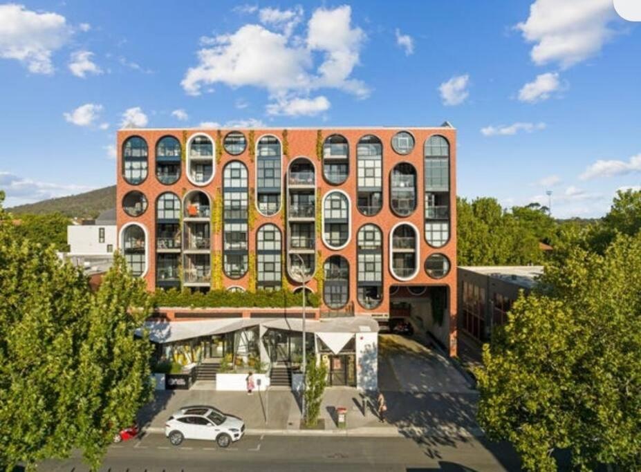 Convenient modern 2B2B apartment in Braddon