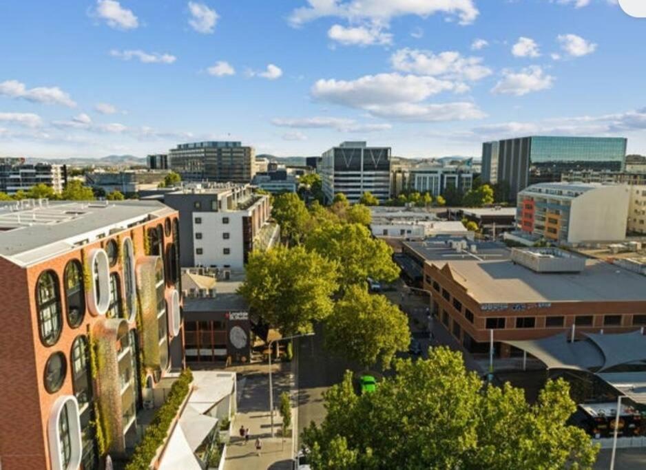 Convenient modern 2B2B apartment in Braddon