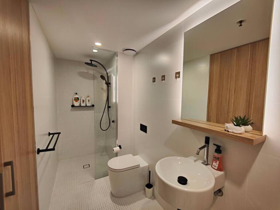 Convenient modern 2B2B apartment in Braddon