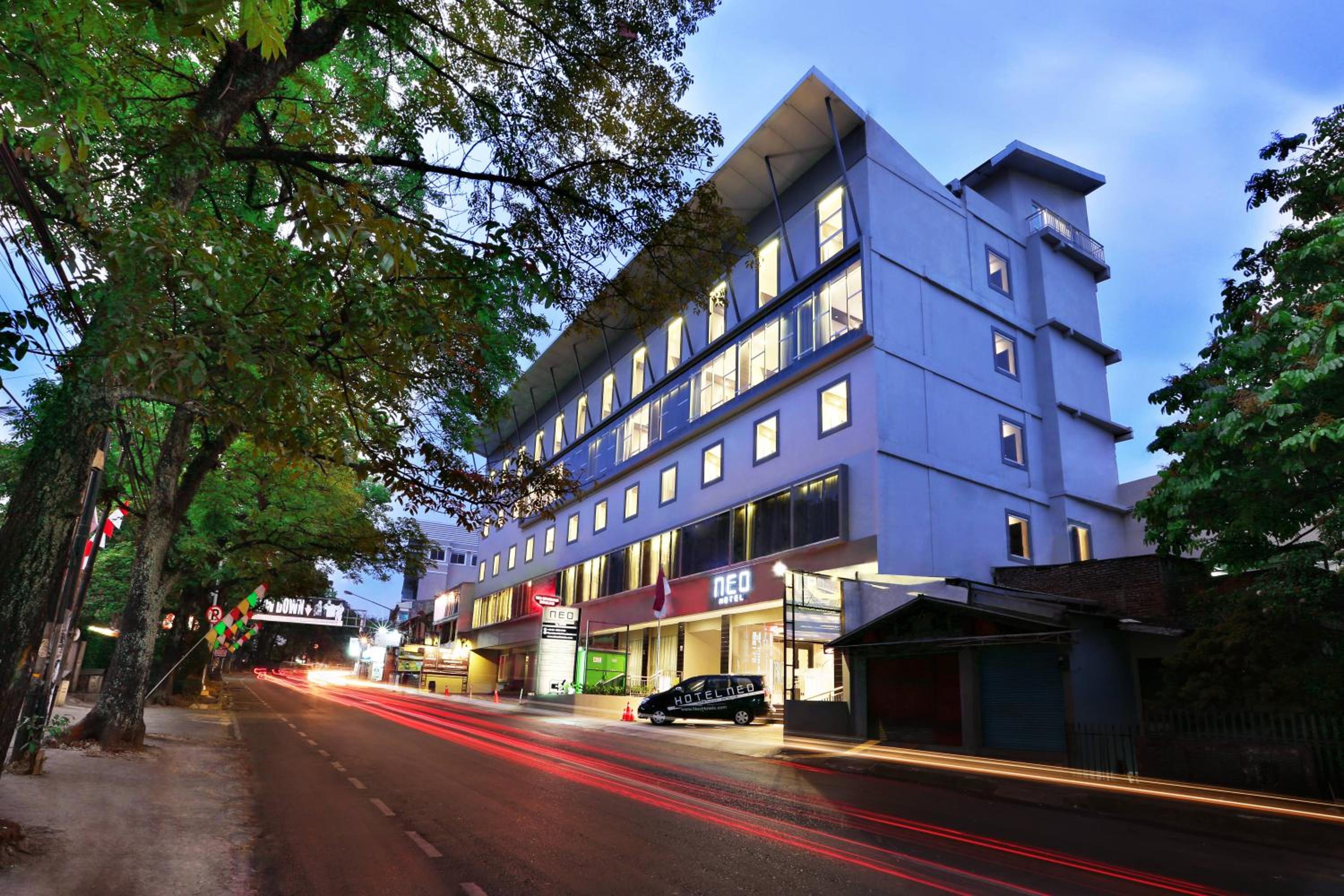 Hotel Neo Dipatiukur Bandung by ASTON - Image 1