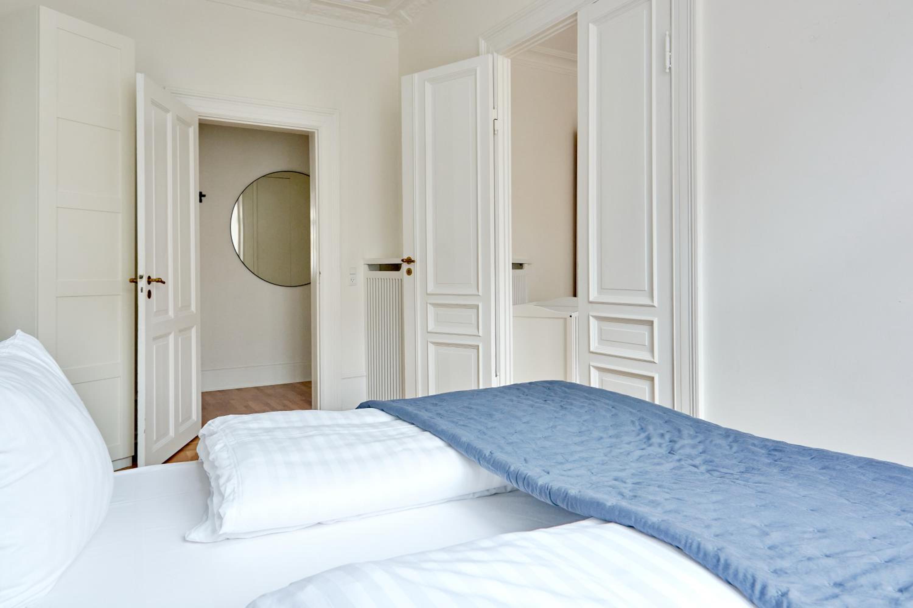 Spacious 3 Bedroom Manor Flat Next to Tivoli view 5