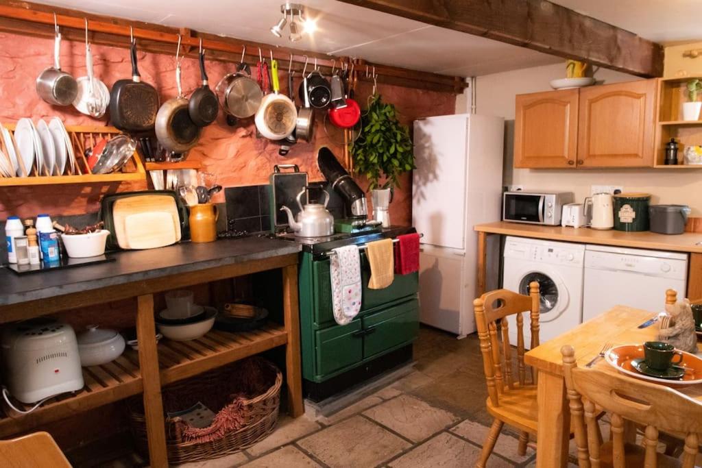 Yr Hen Efail - Old Smithy view 5
