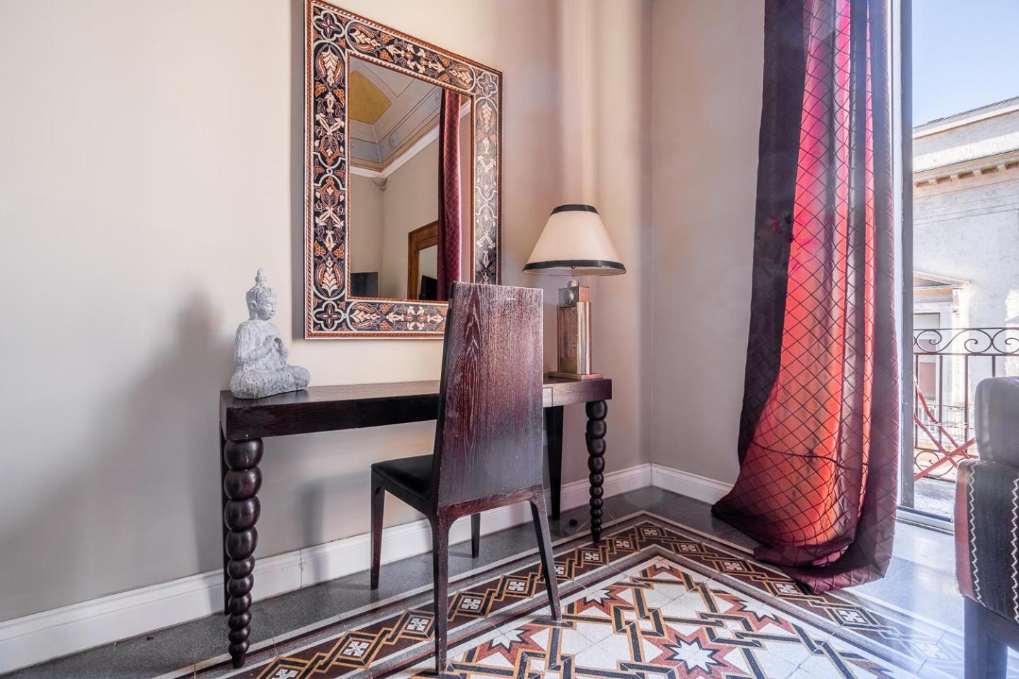Vittorio's Luxury en Bari — hotel room